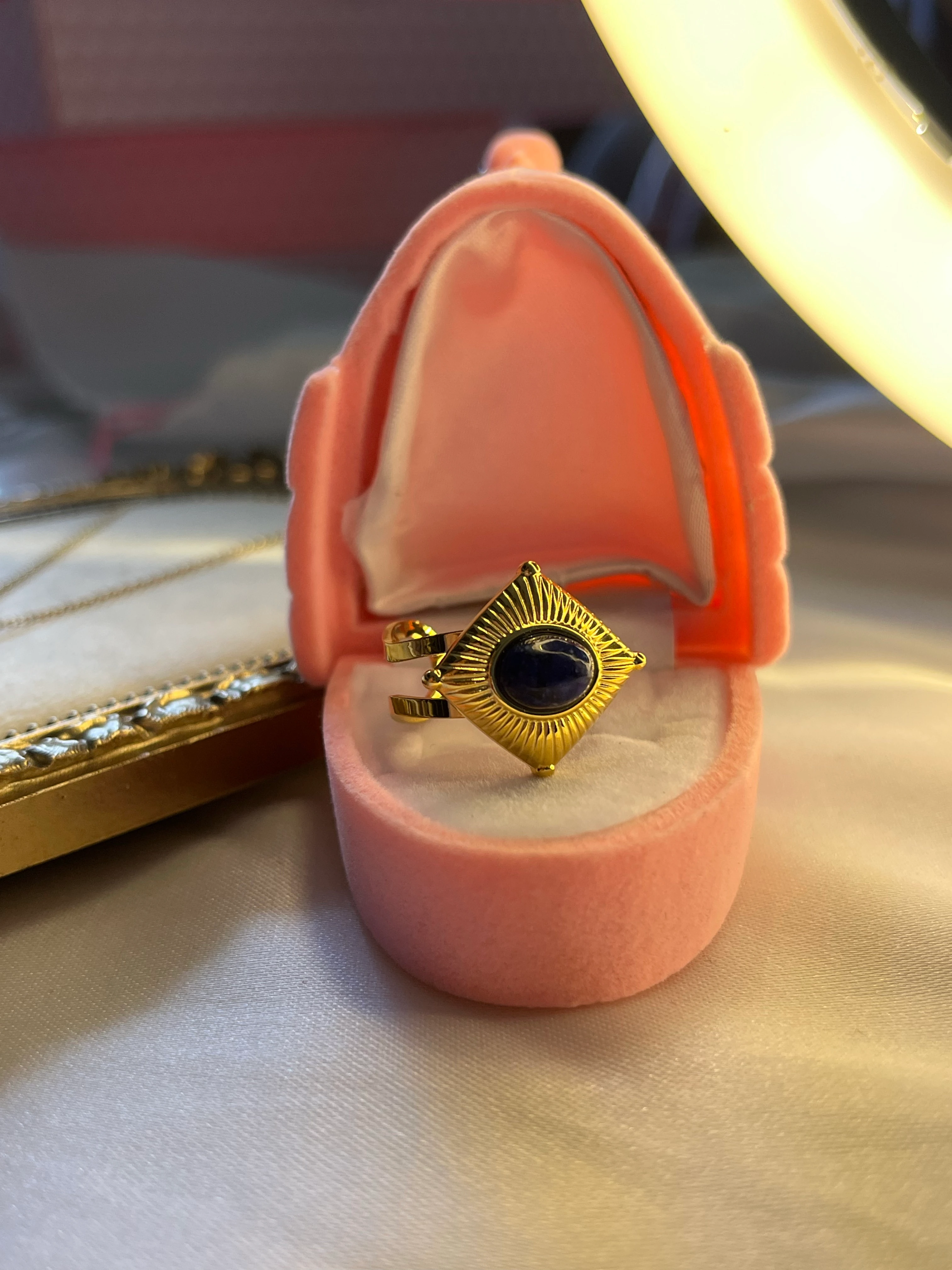 Lacivert detay gold küre yüzük