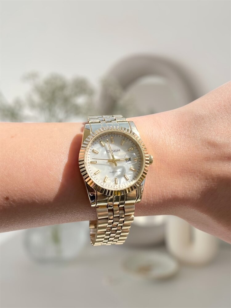 white role saat gold