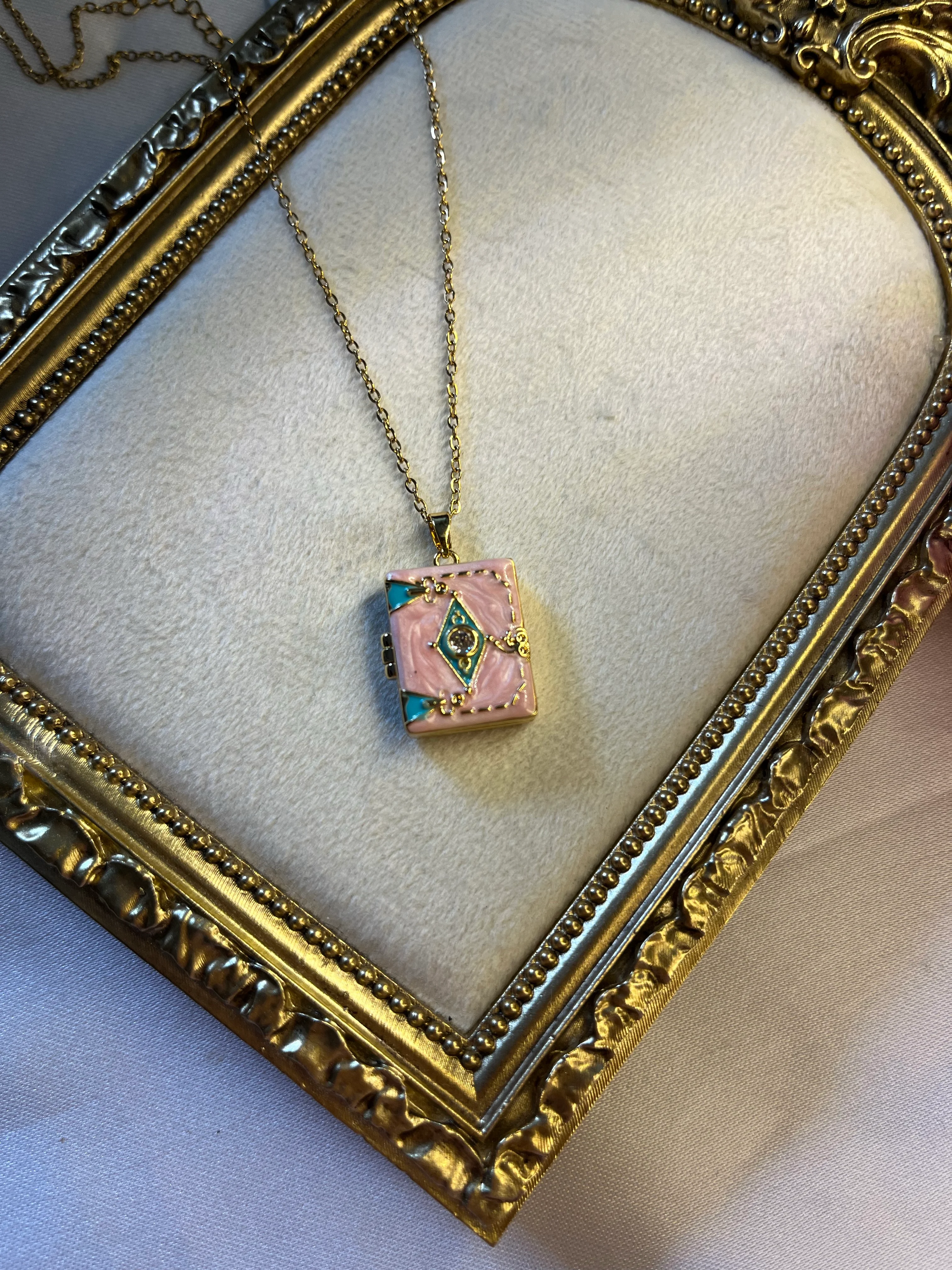 Gold açılır kapanır kolye