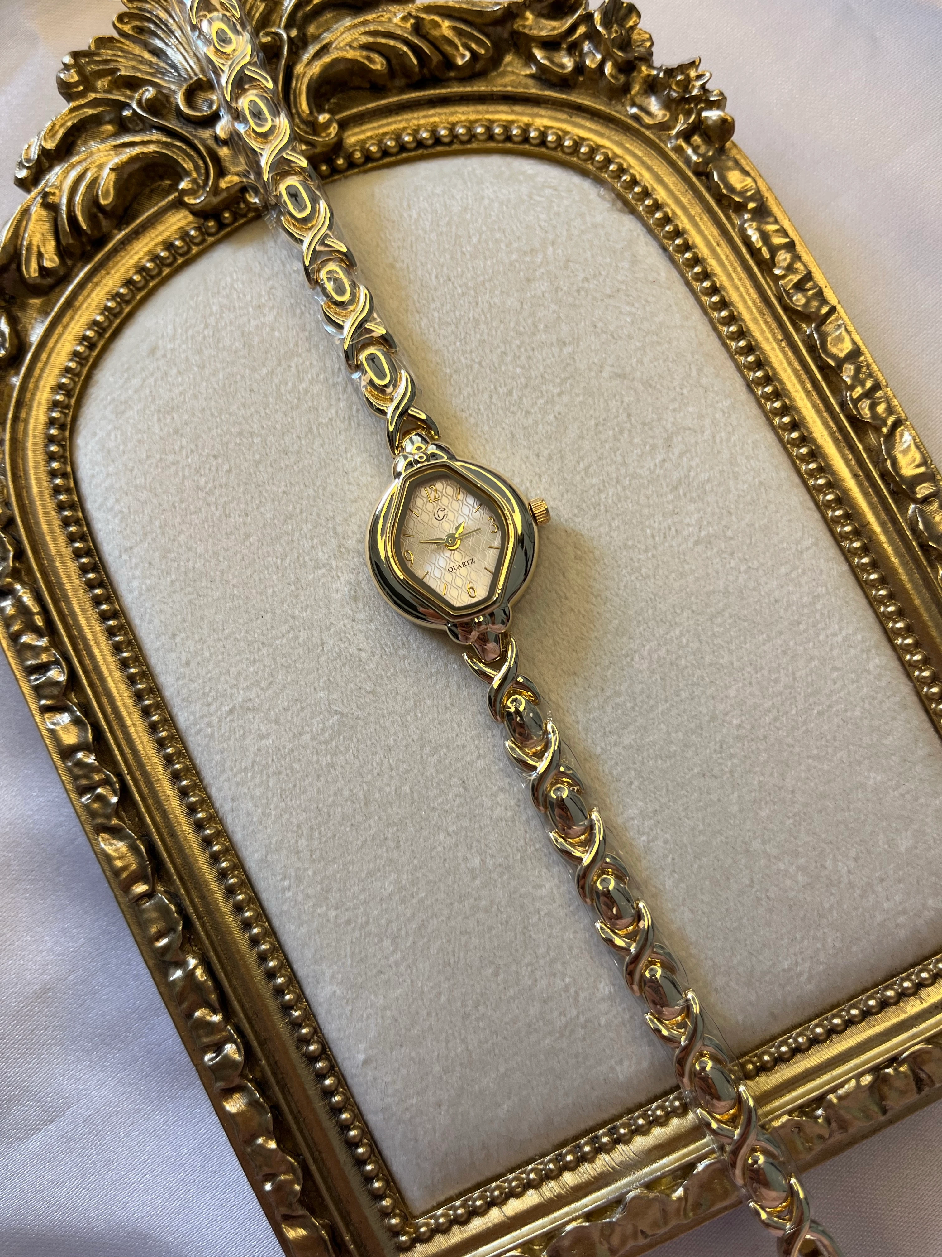 Gold sade vintage saat