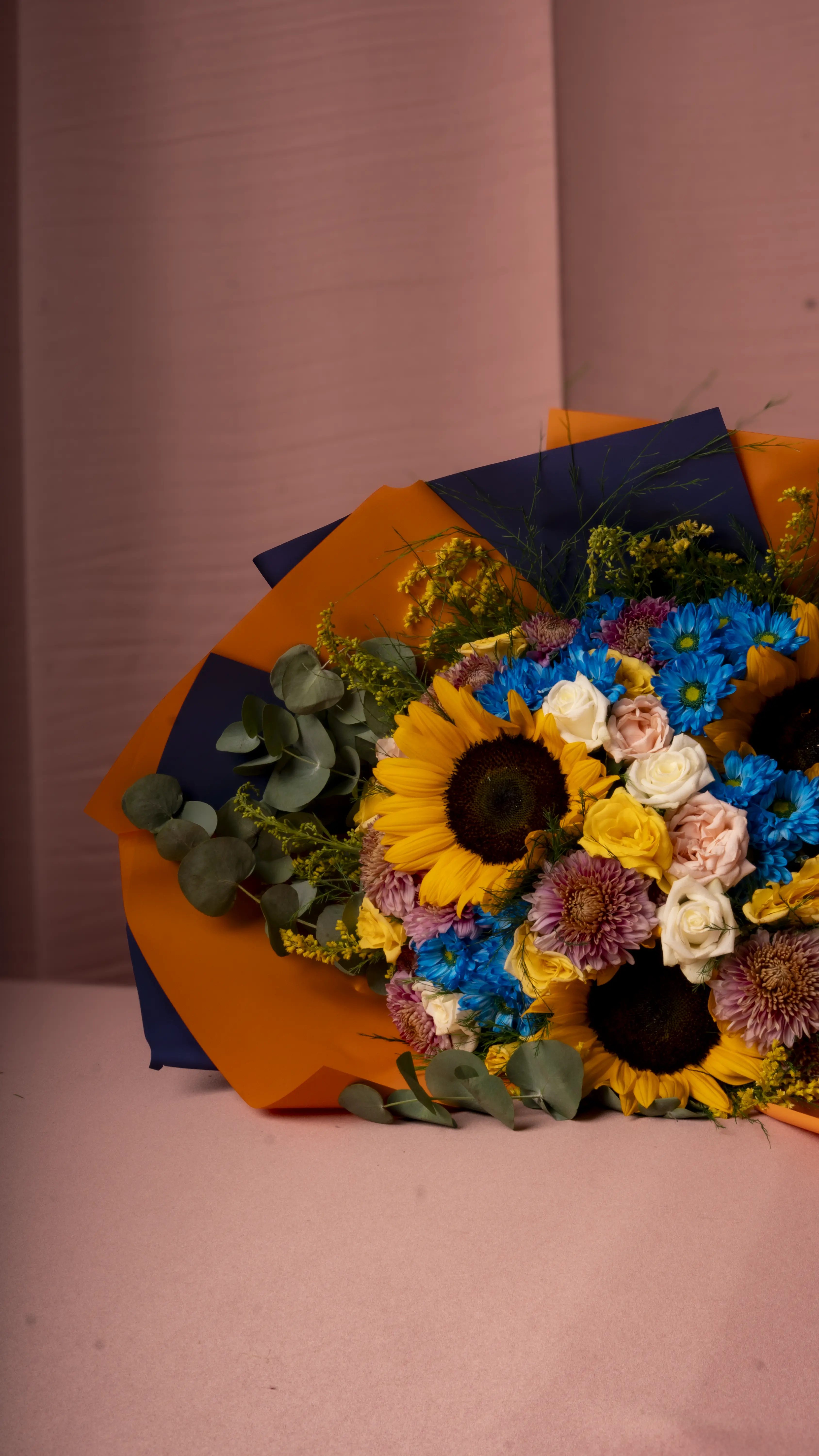 Floral Fantasy - Karışık Ayçiçeği Buketi 