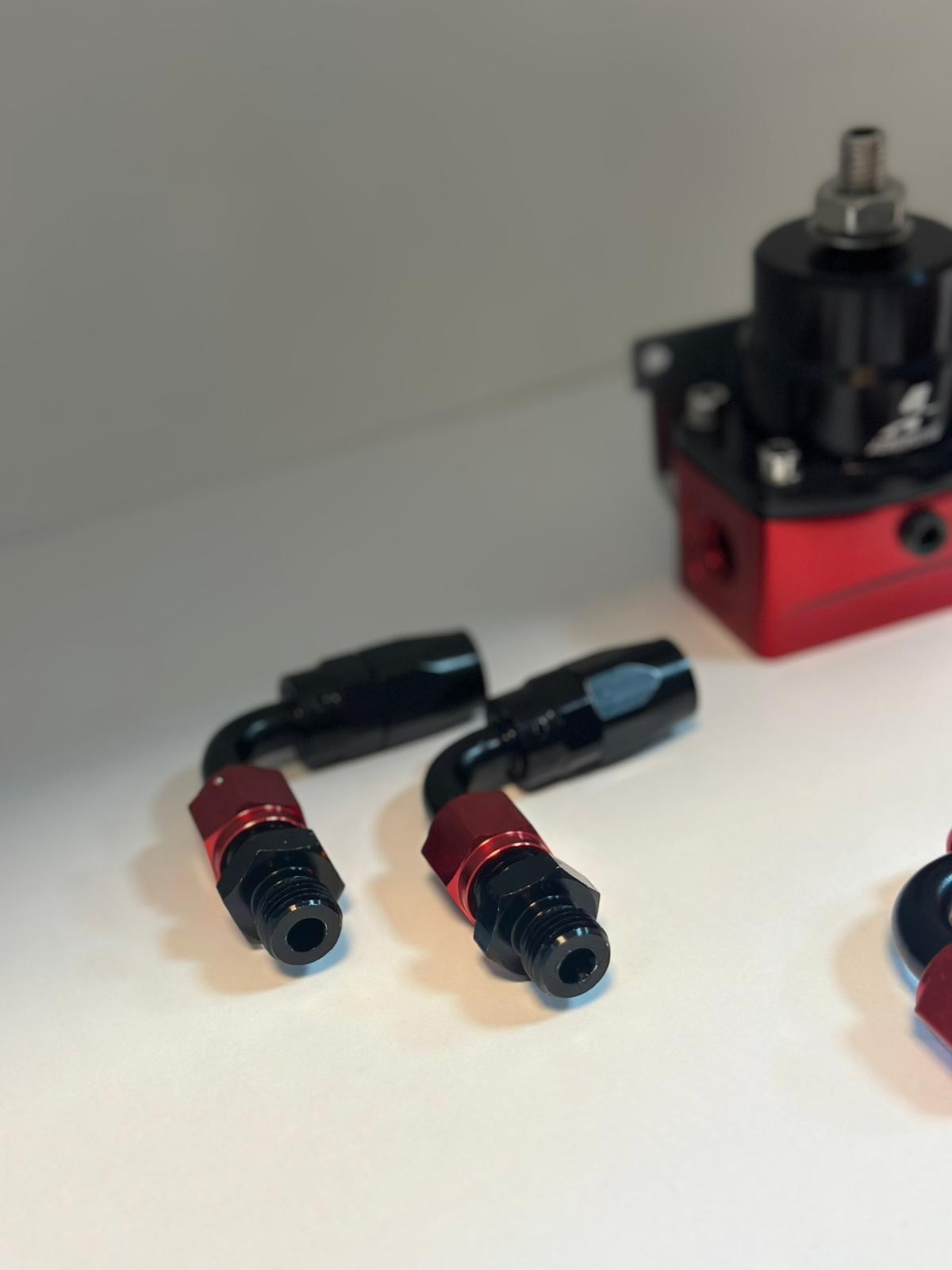 Aeromotive Regulatör Seti (Siyah-Kırmızı)