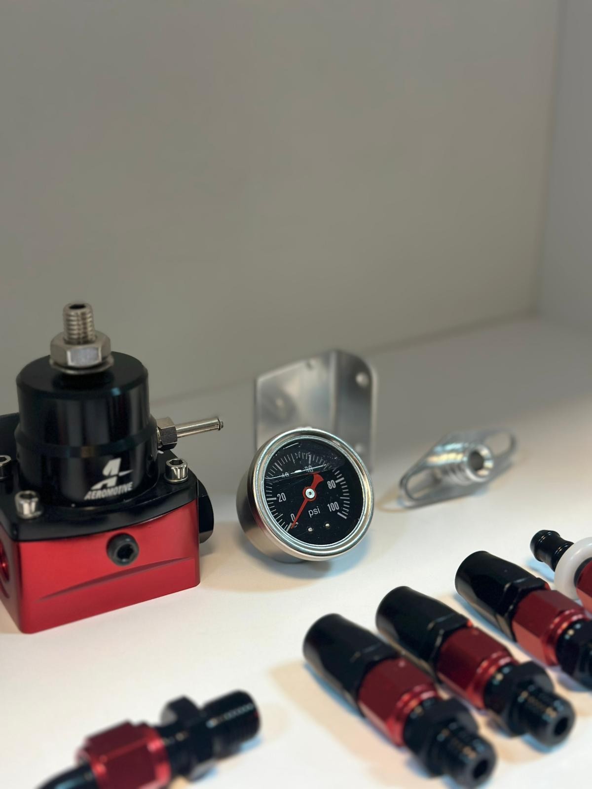Aeromotive Regulatör Seti (Siyah-Kırmızı)