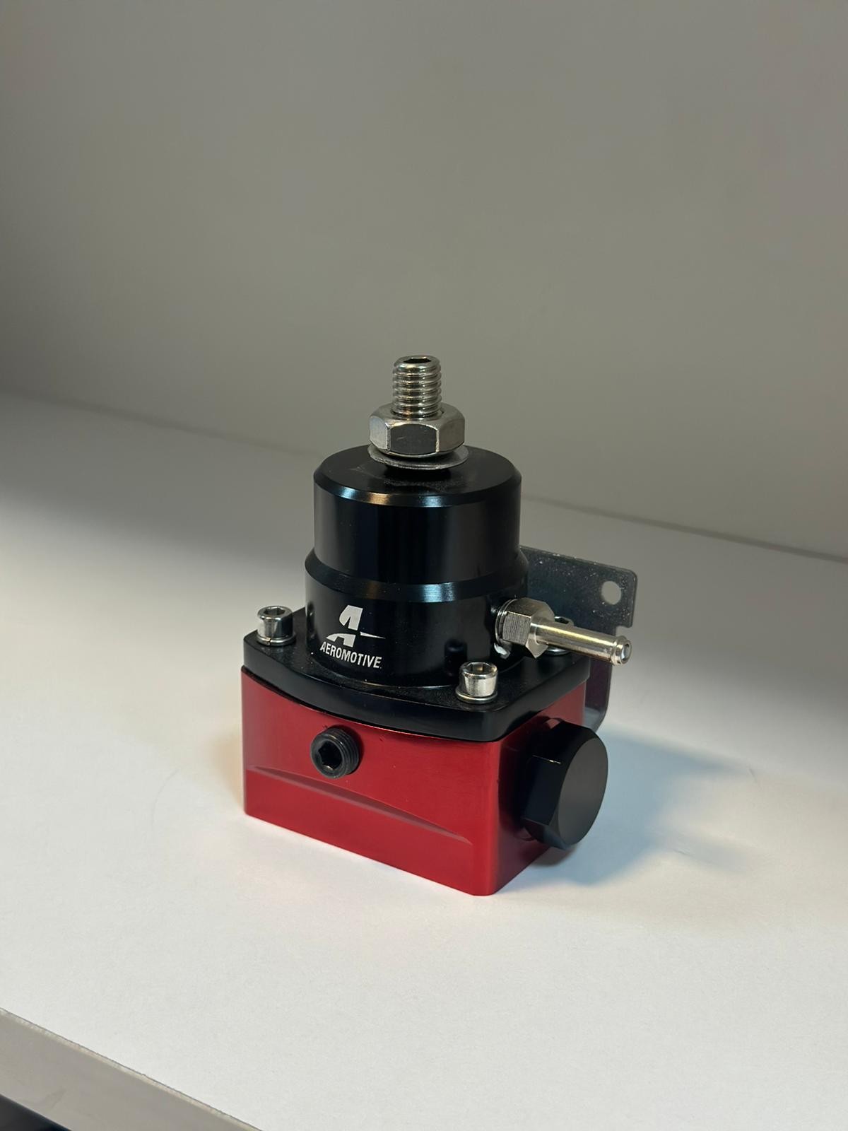 Aeromotive Regulatör Seti (Siyah-Kırmızı)