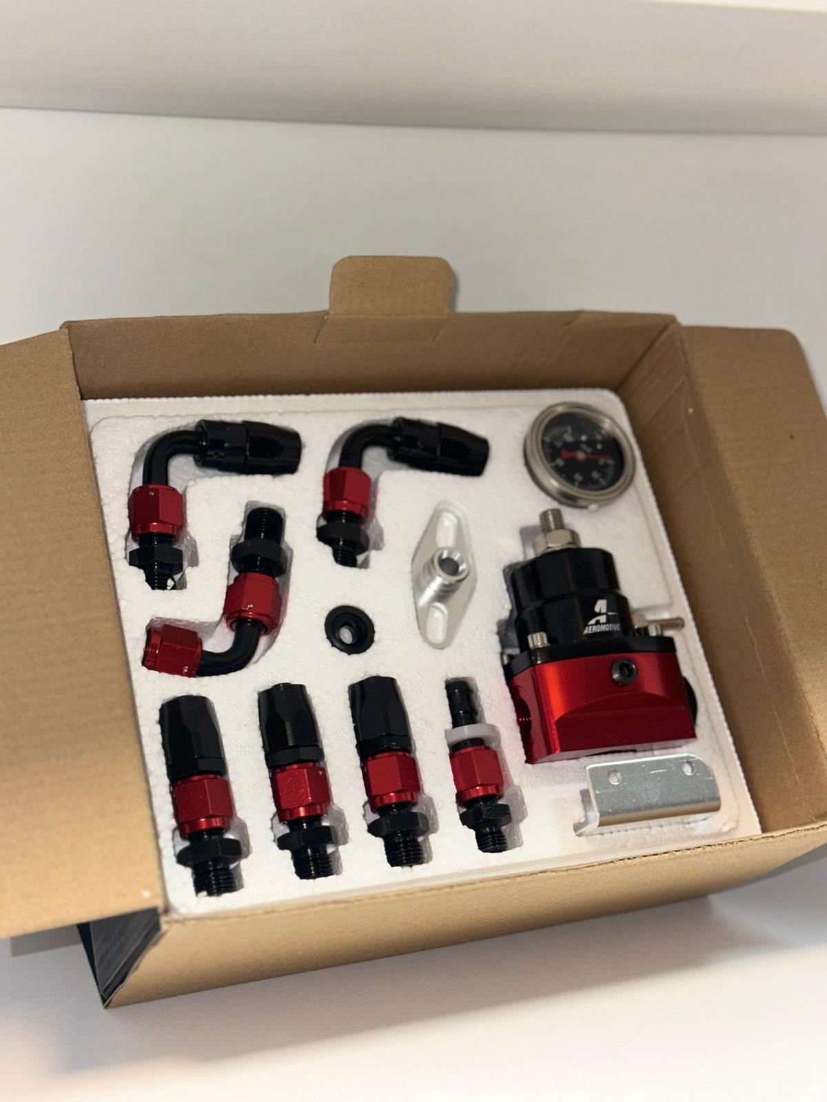 Aeromotive Regulatör Seti (Siyah-Kırmızı)