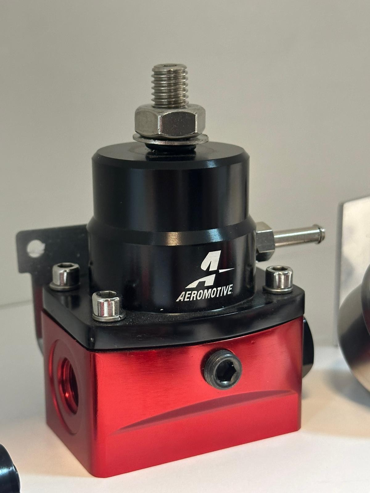 Aeromotive Regulatör Seti (Siyah-Kırmızı)