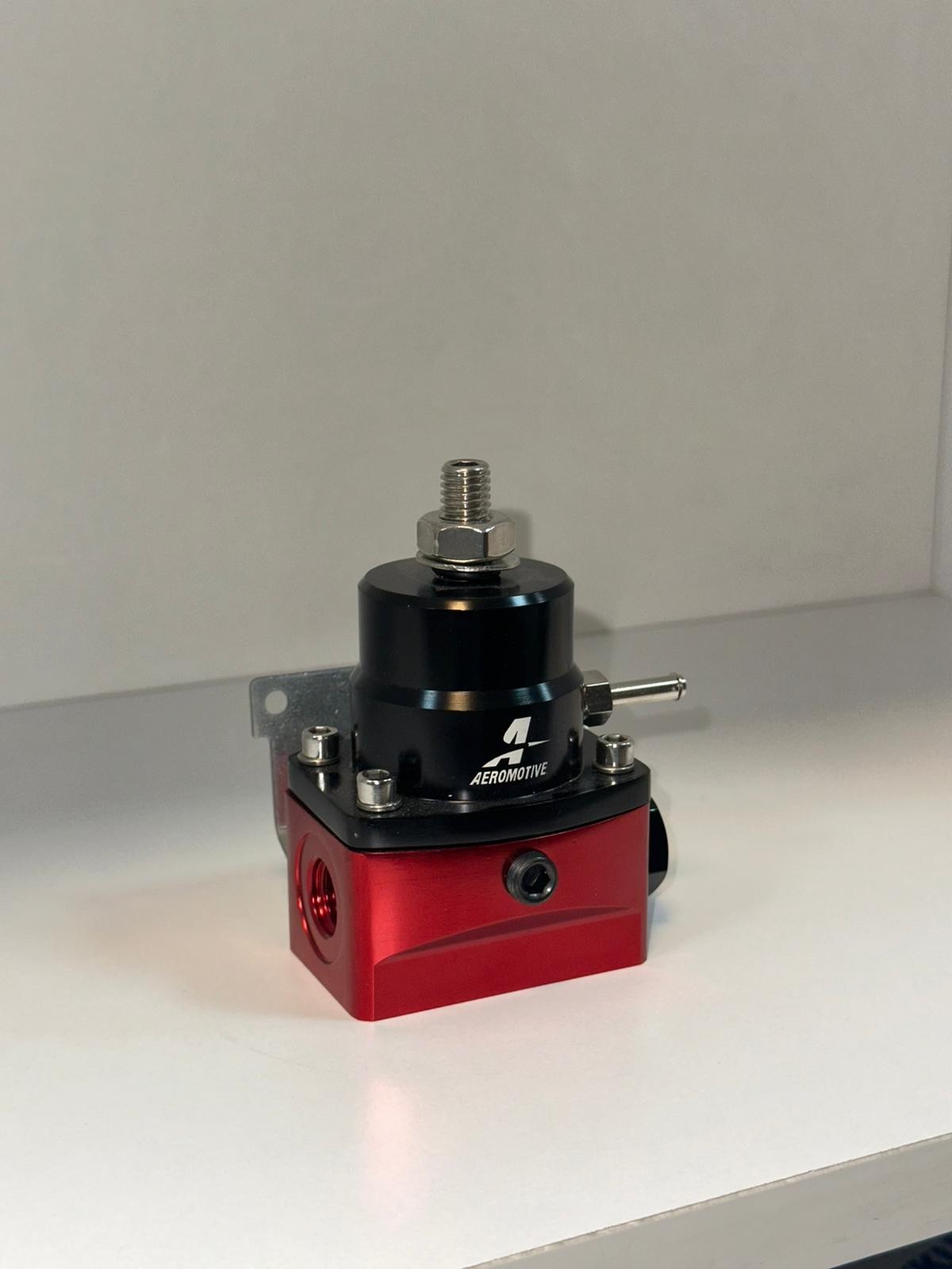 Aeromotive Regulatör Seti (Siyah-Kırmızı)