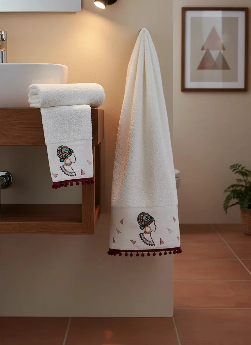 Püsküllü Etnik Desenli Beyaz