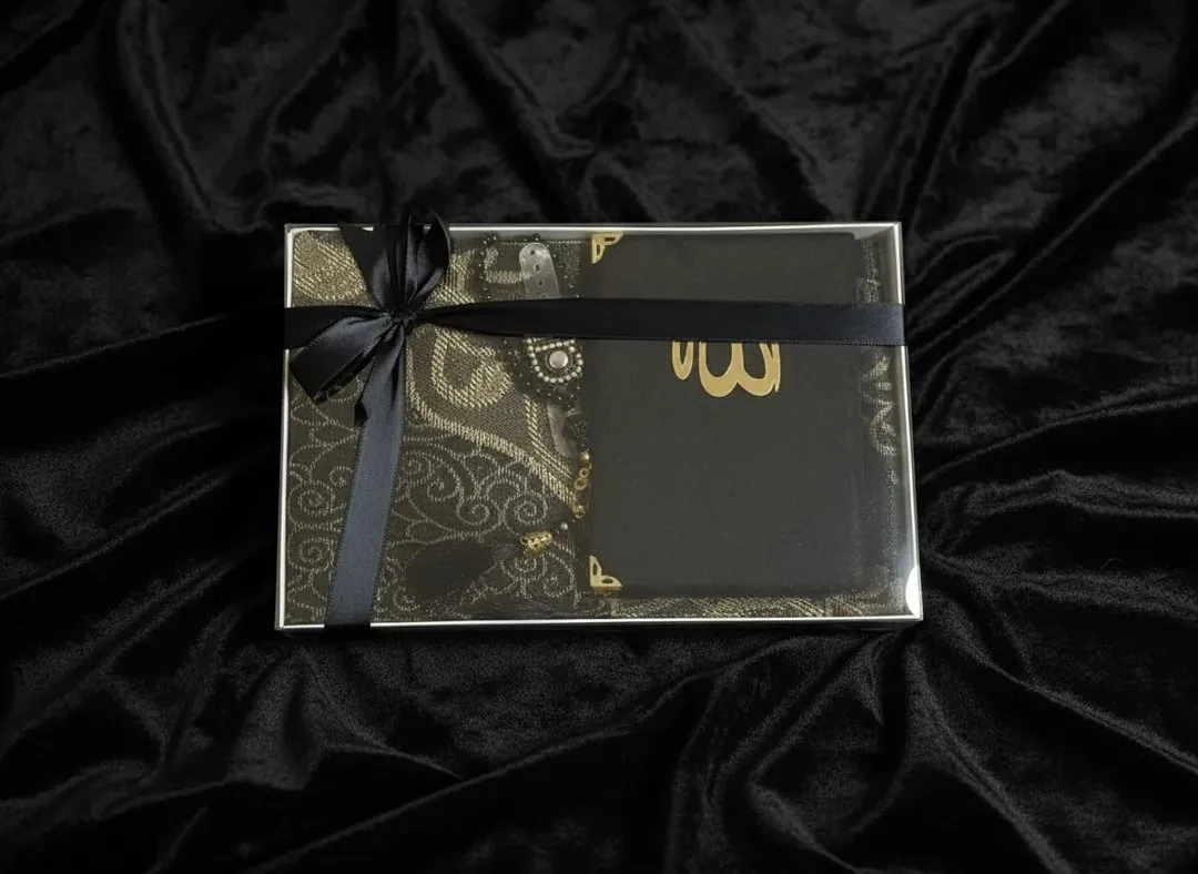 Dekomina 4'lü Hediyelik ve Çeyizlik Yasin Seti - Siyah