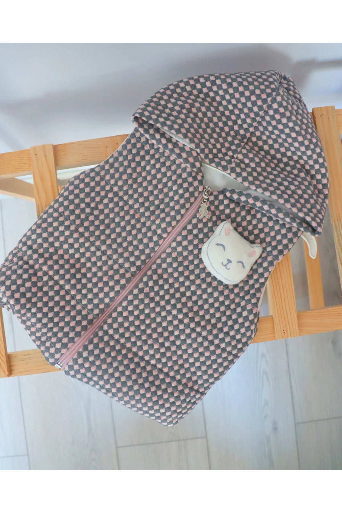 Tasarım Desenli ŞIk ve Rahat Erkek Kız Bebek Elyaflı Yelek