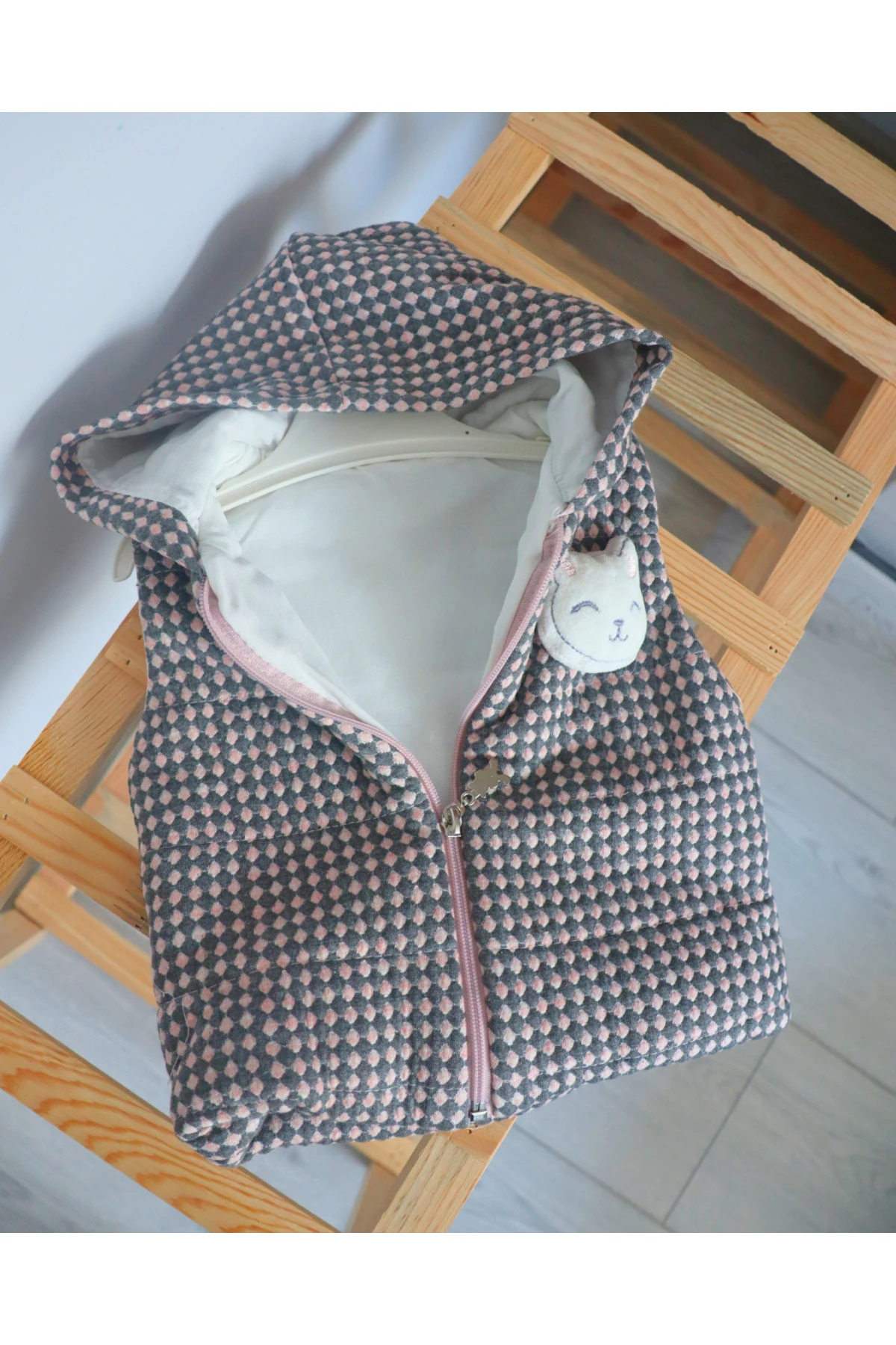 Tasarım Desenli ŞIk ve Rahat Erkek Kız Bebek Elyaflı Yelek