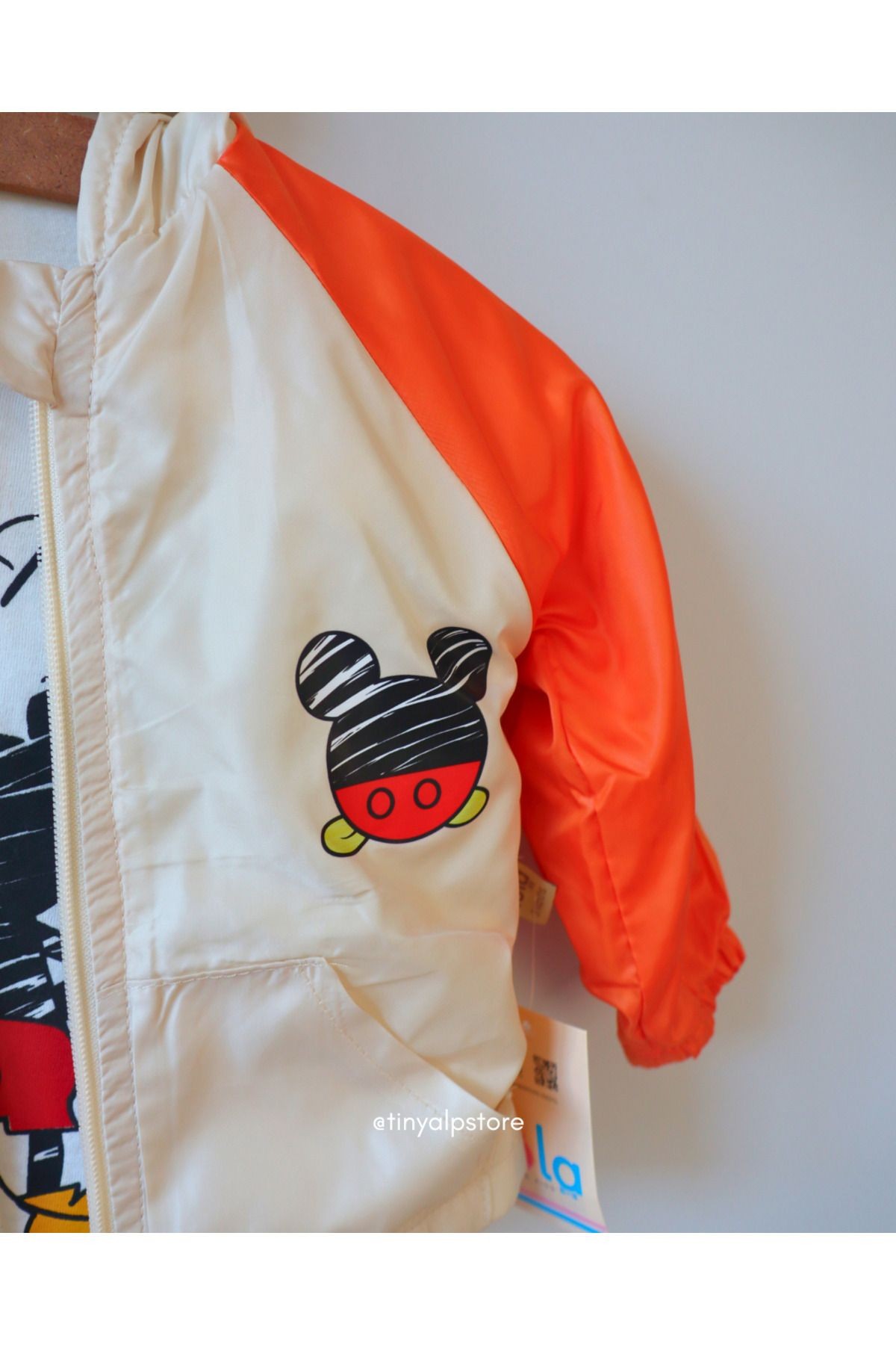 Mickey Desenli Yağmurluk ve Alt Üst Takım