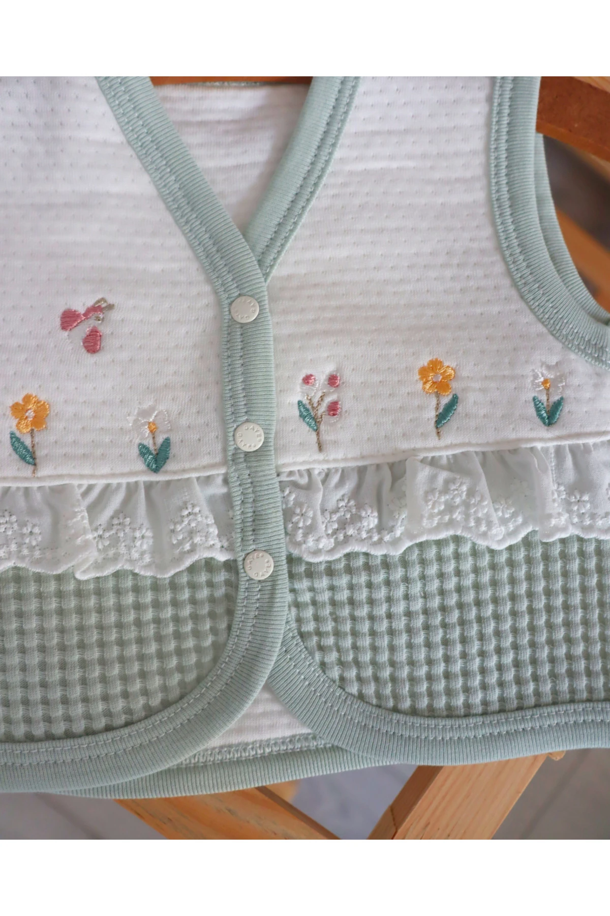 Tasarım Desenli ŞIk ve Rahat Kışlık Dantel Detaylı Bebek Yelek