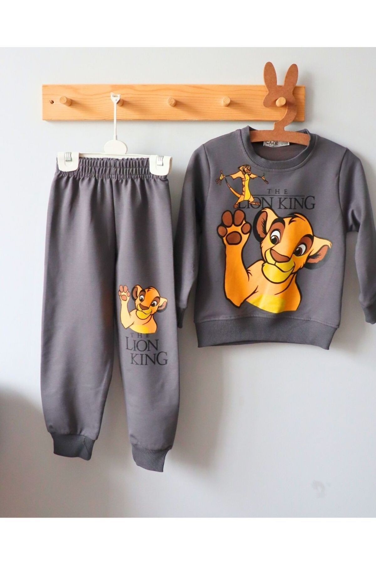 Rahat ve Kaliteli Esneyen Kumş Lion King Erkek Çocuk İkili Takım - gri