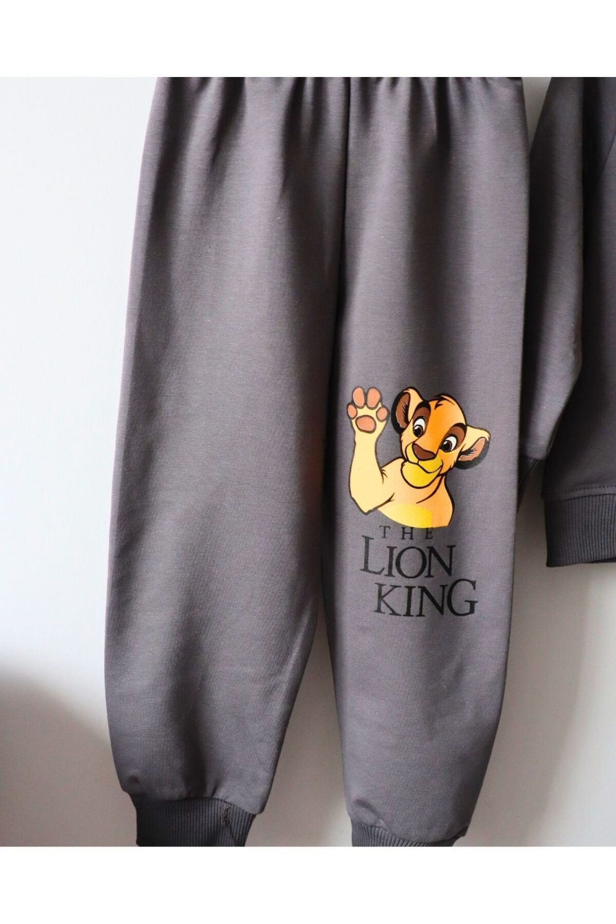 Rahat ve Kaliteli Esneyen Kumş Lion King Erkek Çocuk İkili Takım