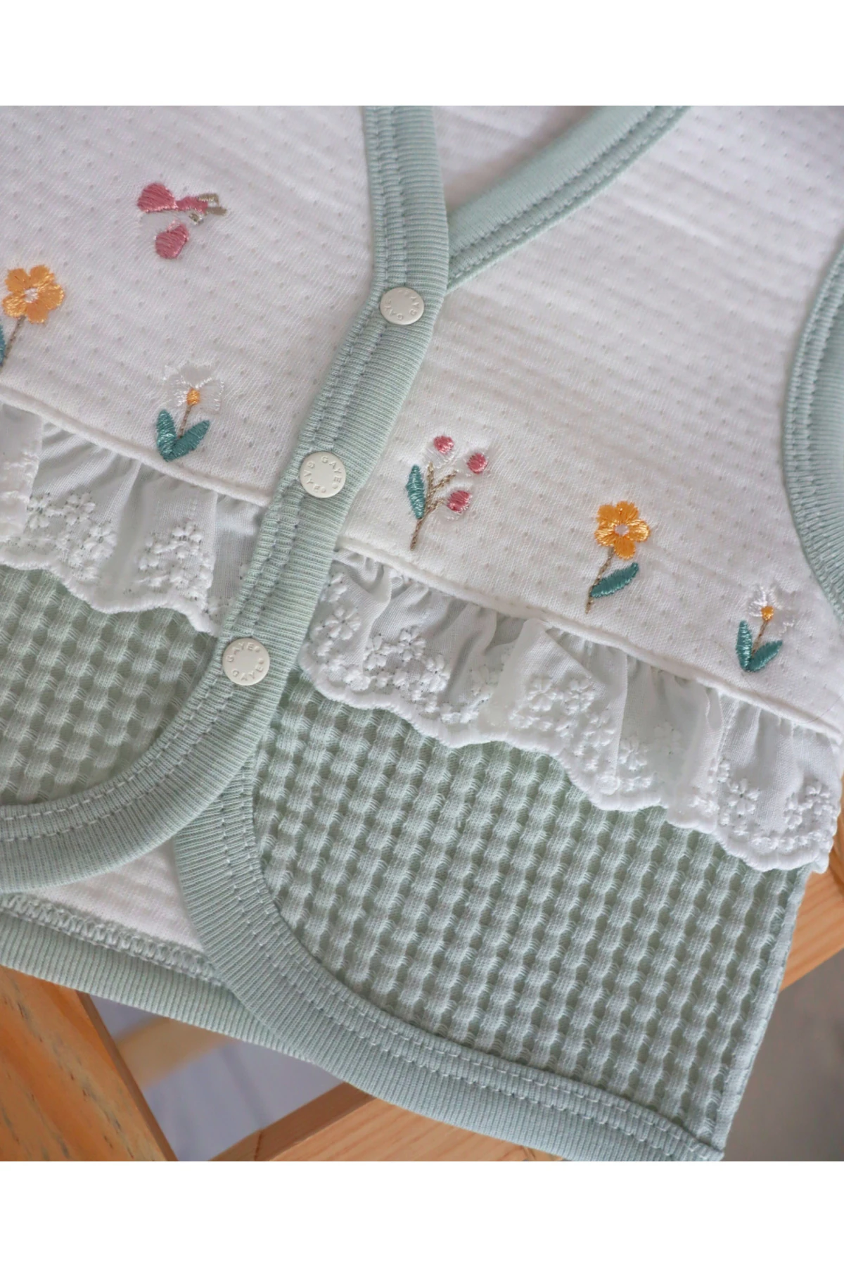 Tasarım Desenli ŞIk ve Rahat Kışlık Dantel Detaylı Bebek Yelek