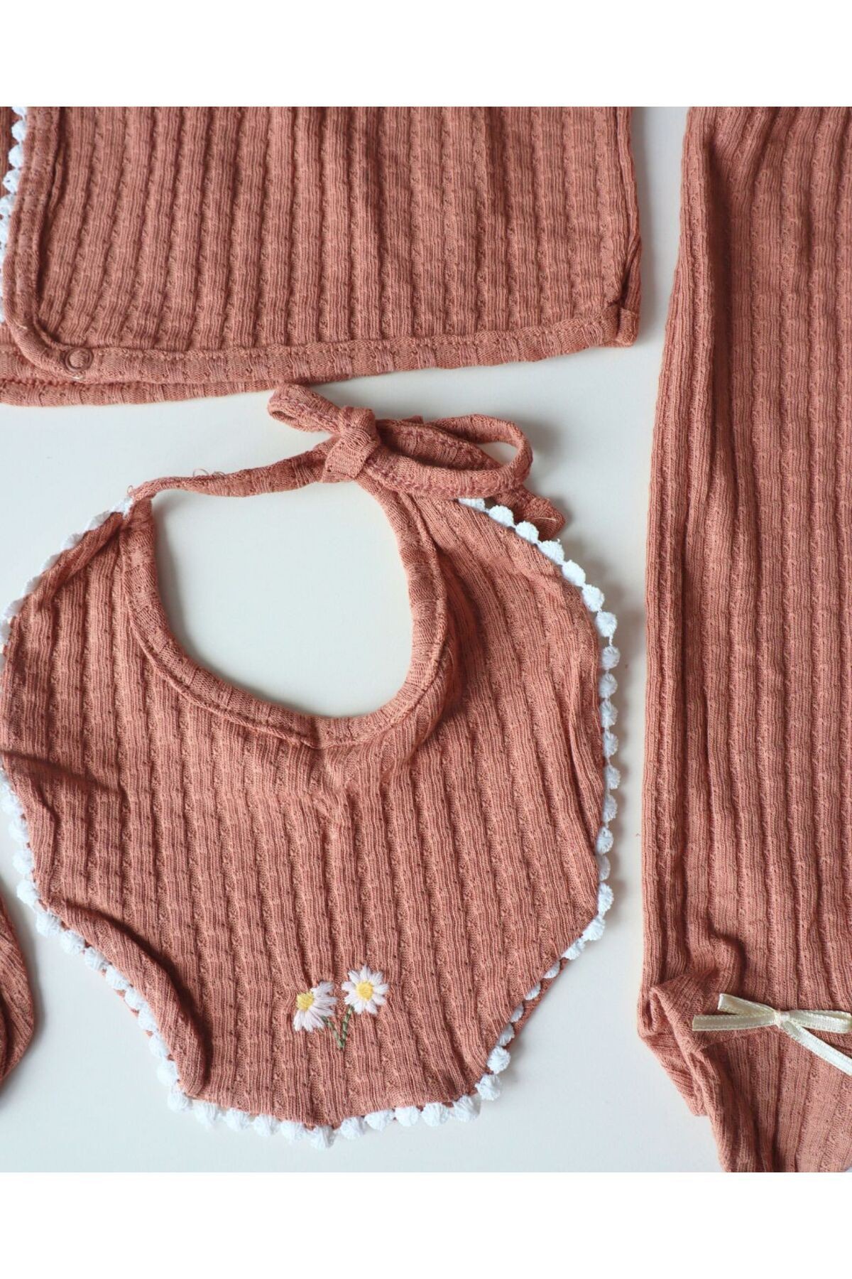Soft Renkli ve Şık Tasarımlı Naturel Kumaş Kız Bebek 5'li Hastane Çıkış Seti