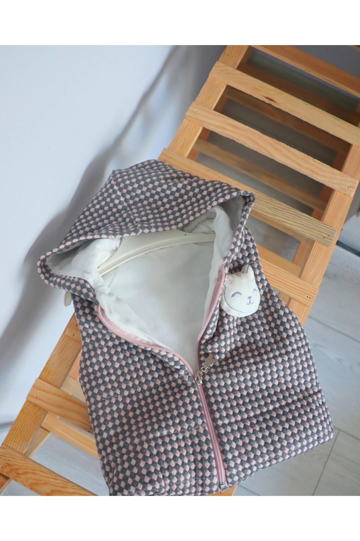 Tasarım Desenli ŞIk ve Rahat Erkek Kız Bebek Elyaflı Yelek