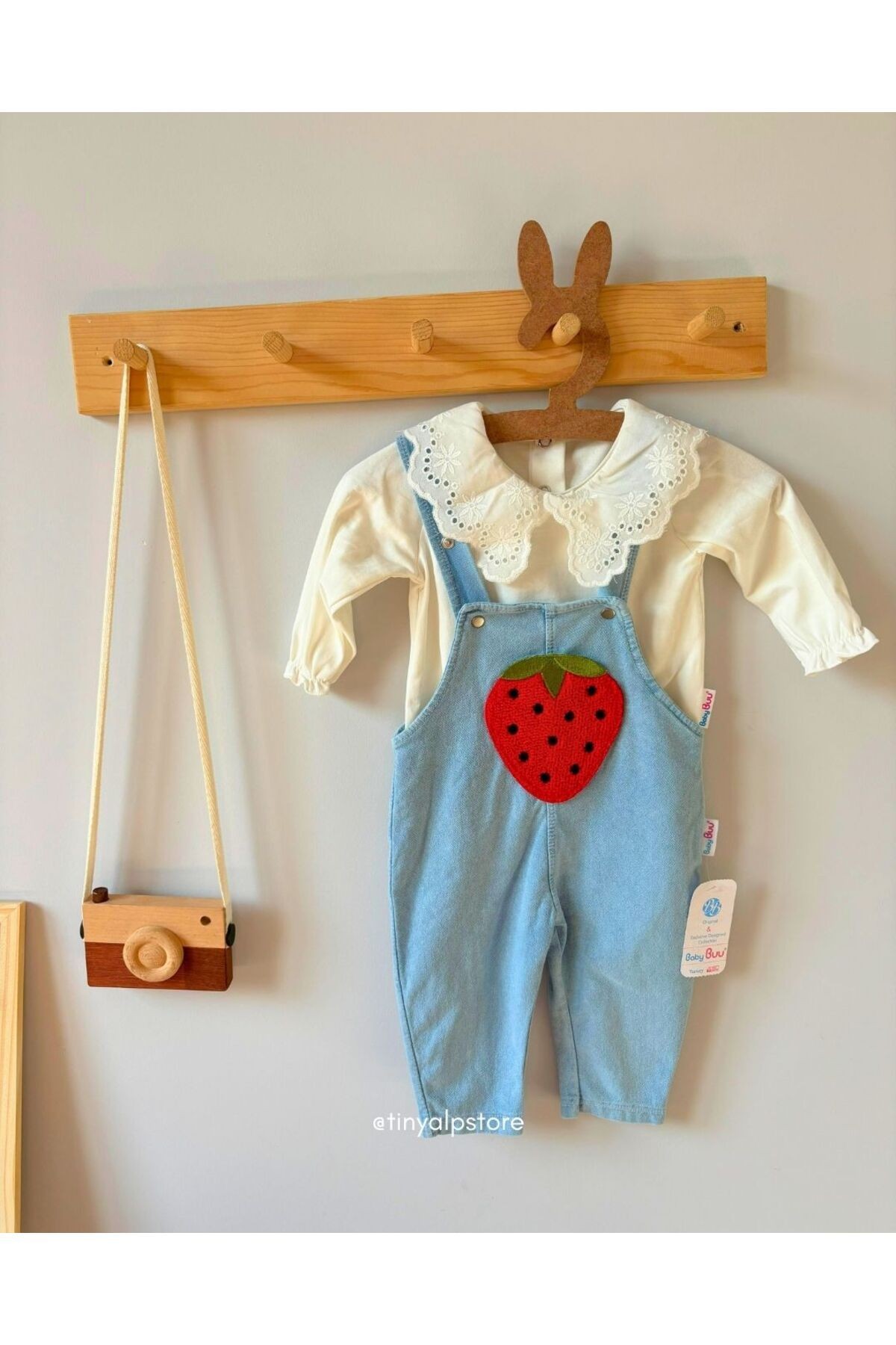 Naturel Kumaş Bebe Yaka Badi Ve Çilek Punch Işlemeli Tulum Kız Bebek Takım