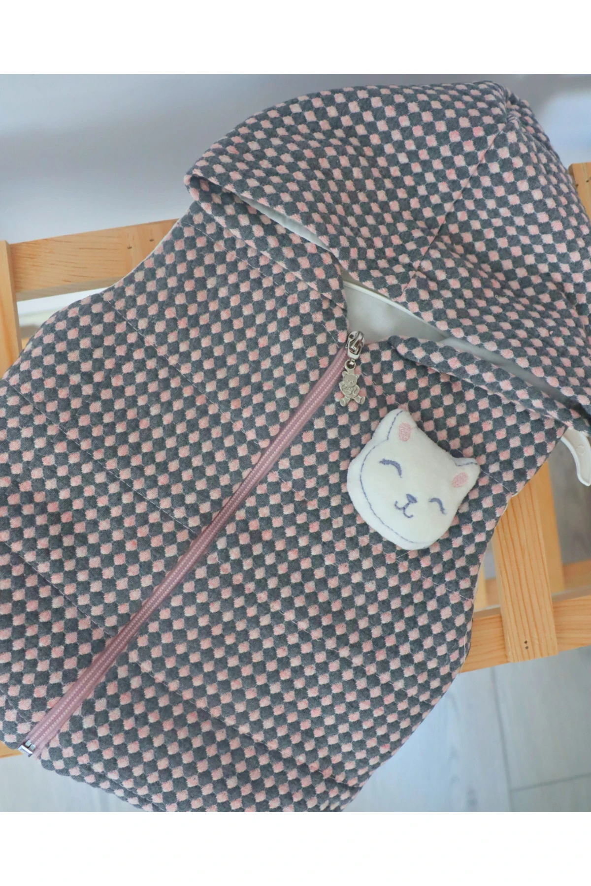 Tasarım Desenli ŞIk ve Rahat Erkek Kız Bebek Elyaflı Yelek