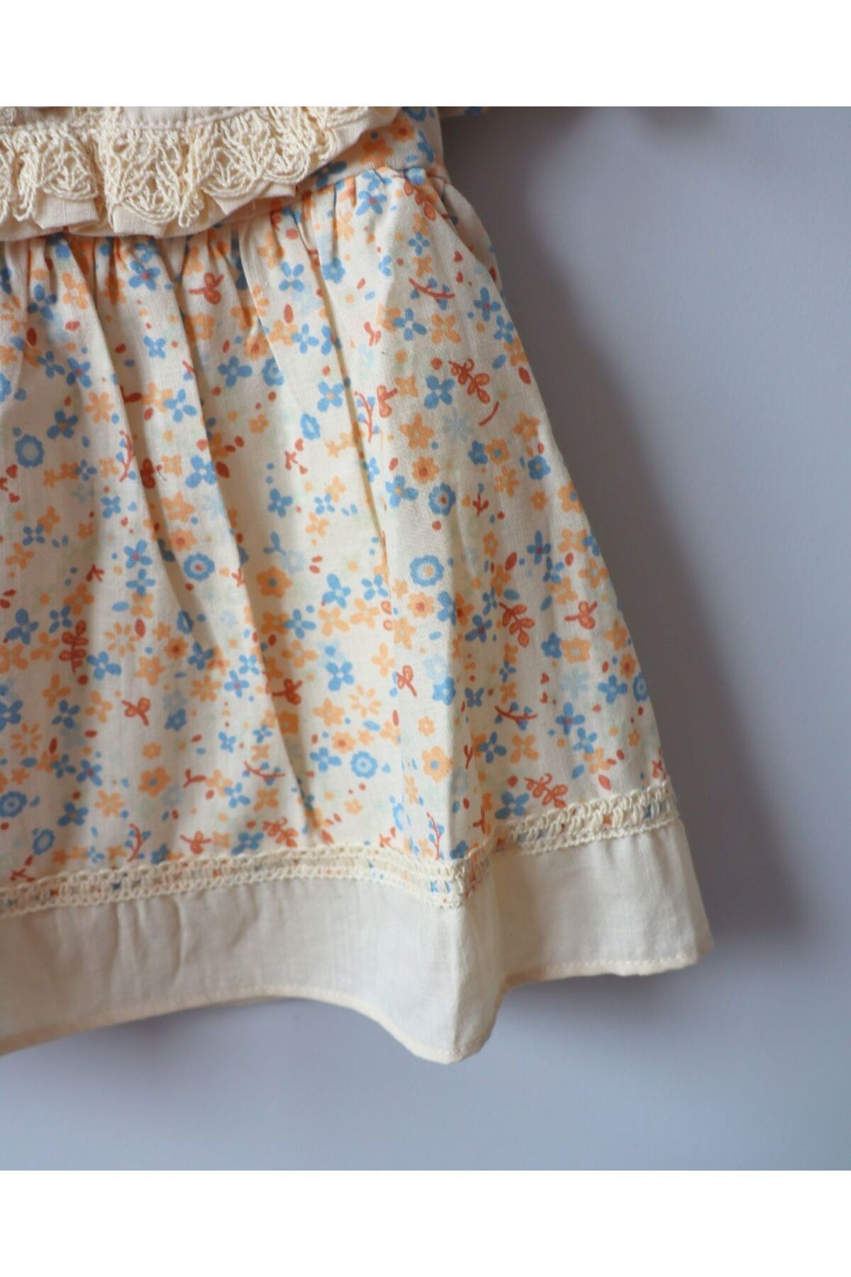 Çıtır Çiçek Desenli Vintage Astarlı ve Tütülü Kız Bebek Elbisesi