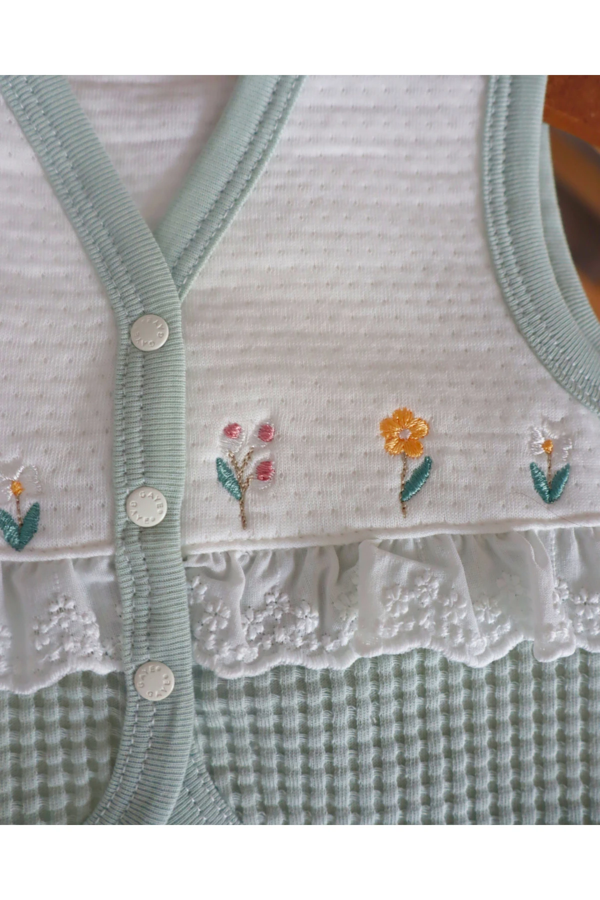 Tasarım Desenli ŞIk ve Rahat Kışlık Dantel Detaylı Bebek Yelek