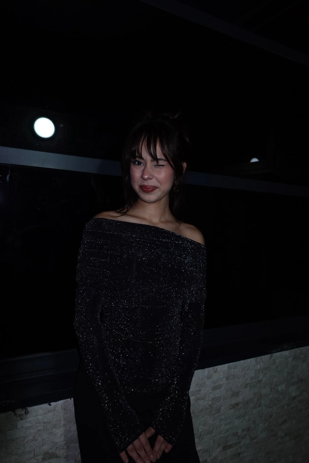 Işıltılı madonna yaka bluz