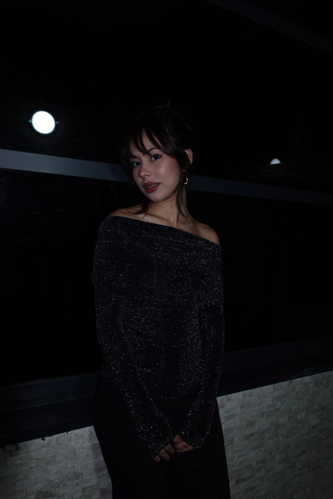 Işıltılı madonna yaka bluz