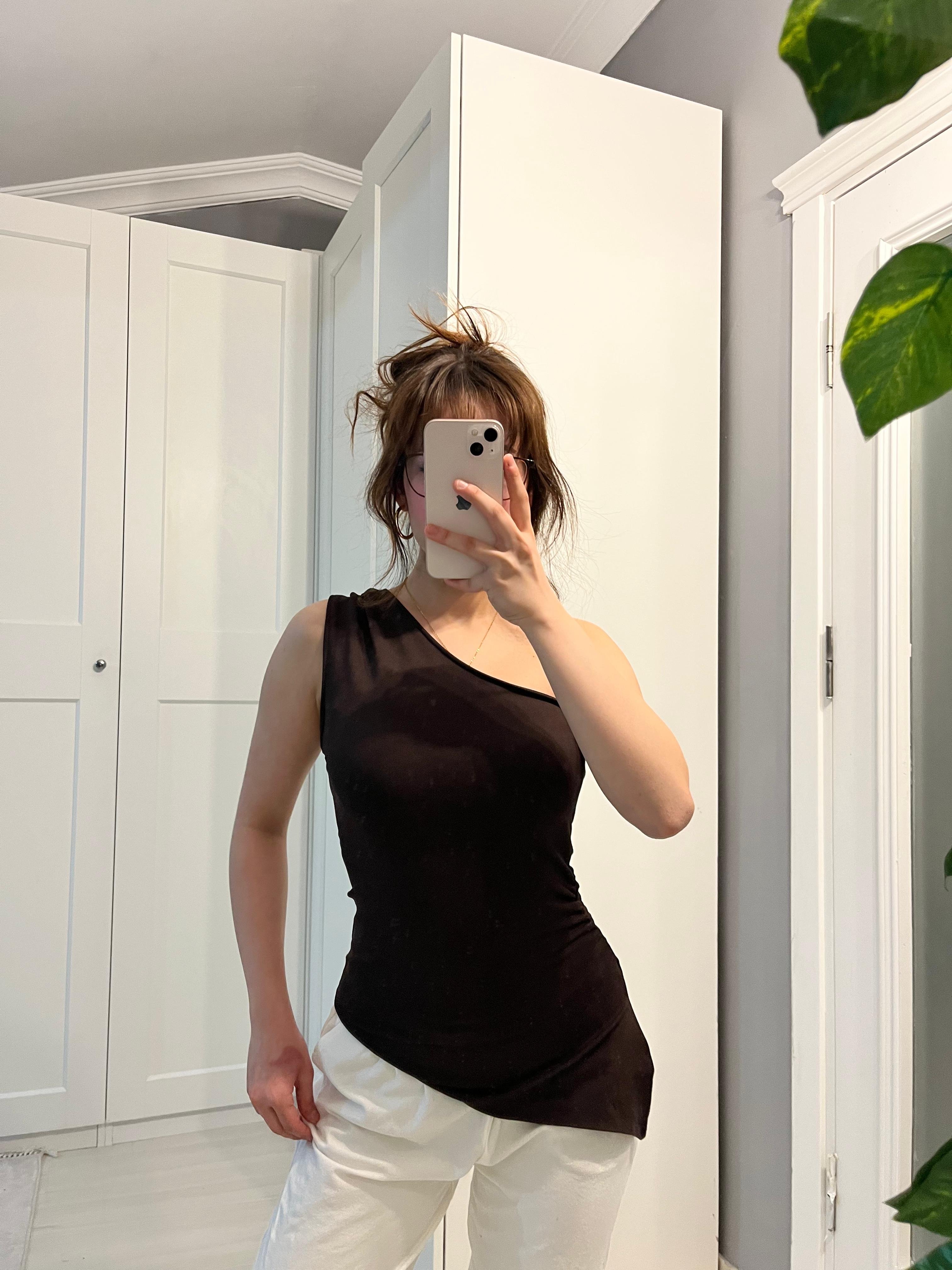 Tek omuz bel büzgülü acı kahve bluz image