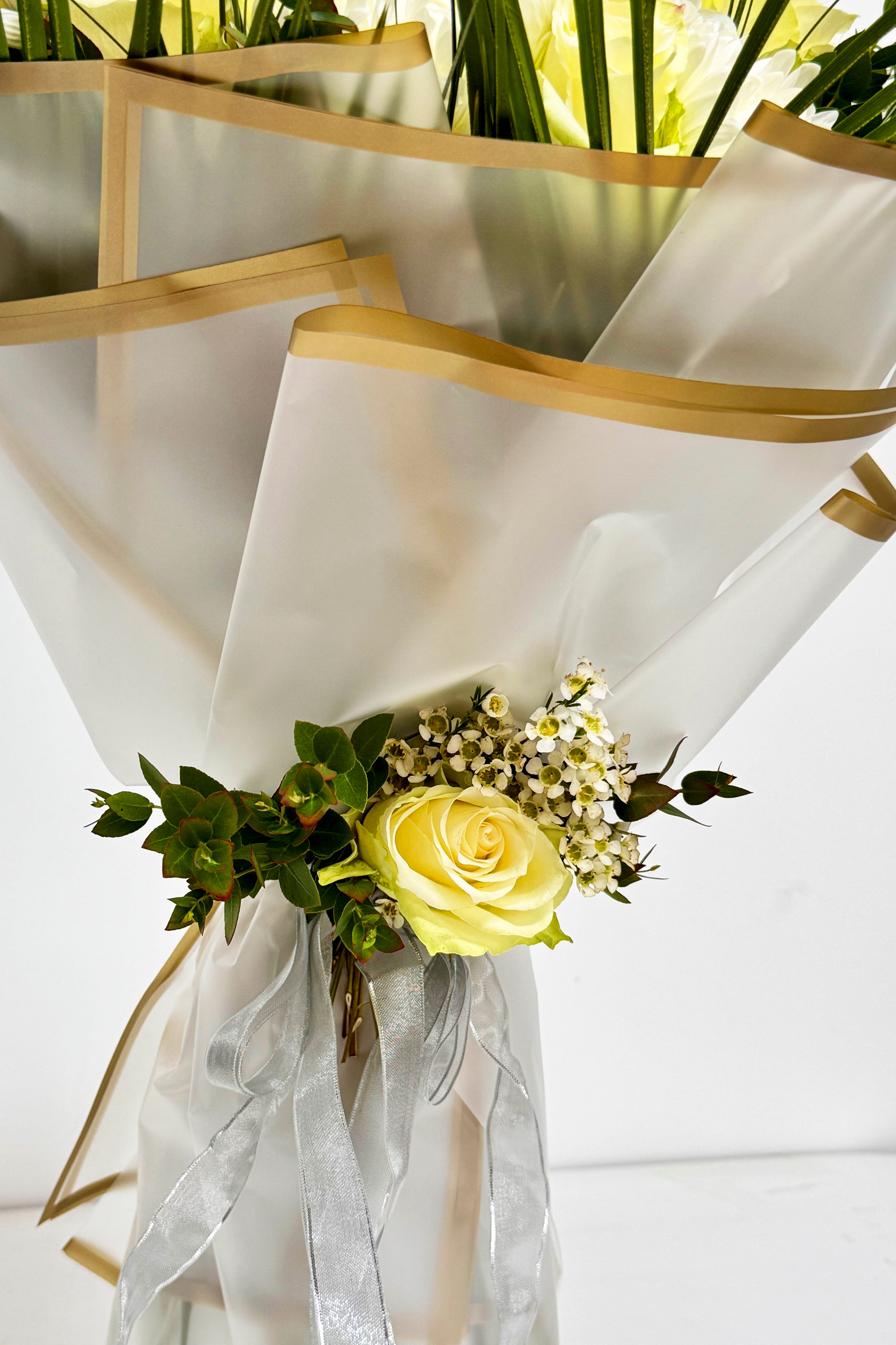 Beyaz Anastasia & Gül Buketi