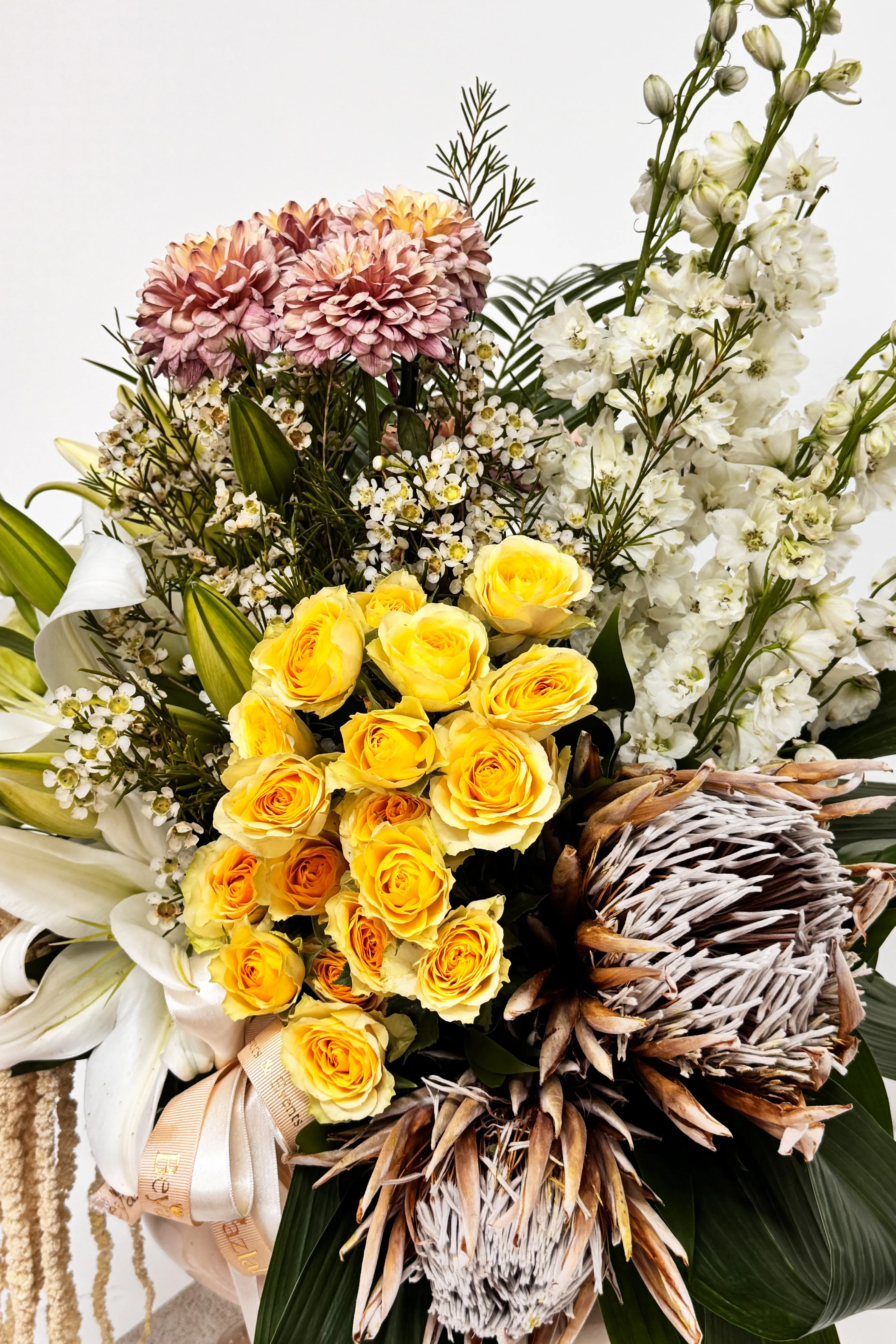 Kazablanka & Delfinyum Aranjmanı