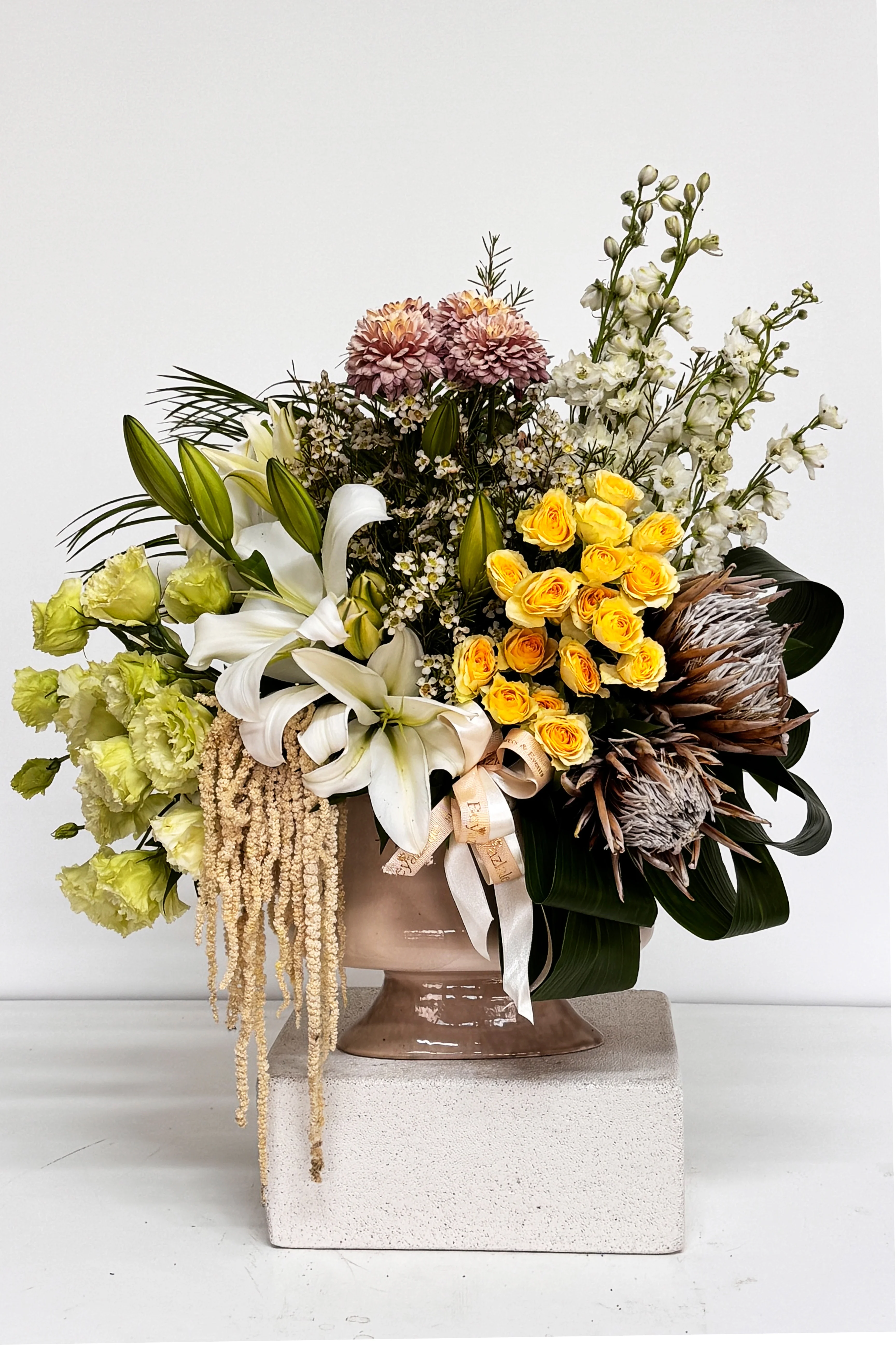 Kazablanka & Delfinyum Aranjmanı