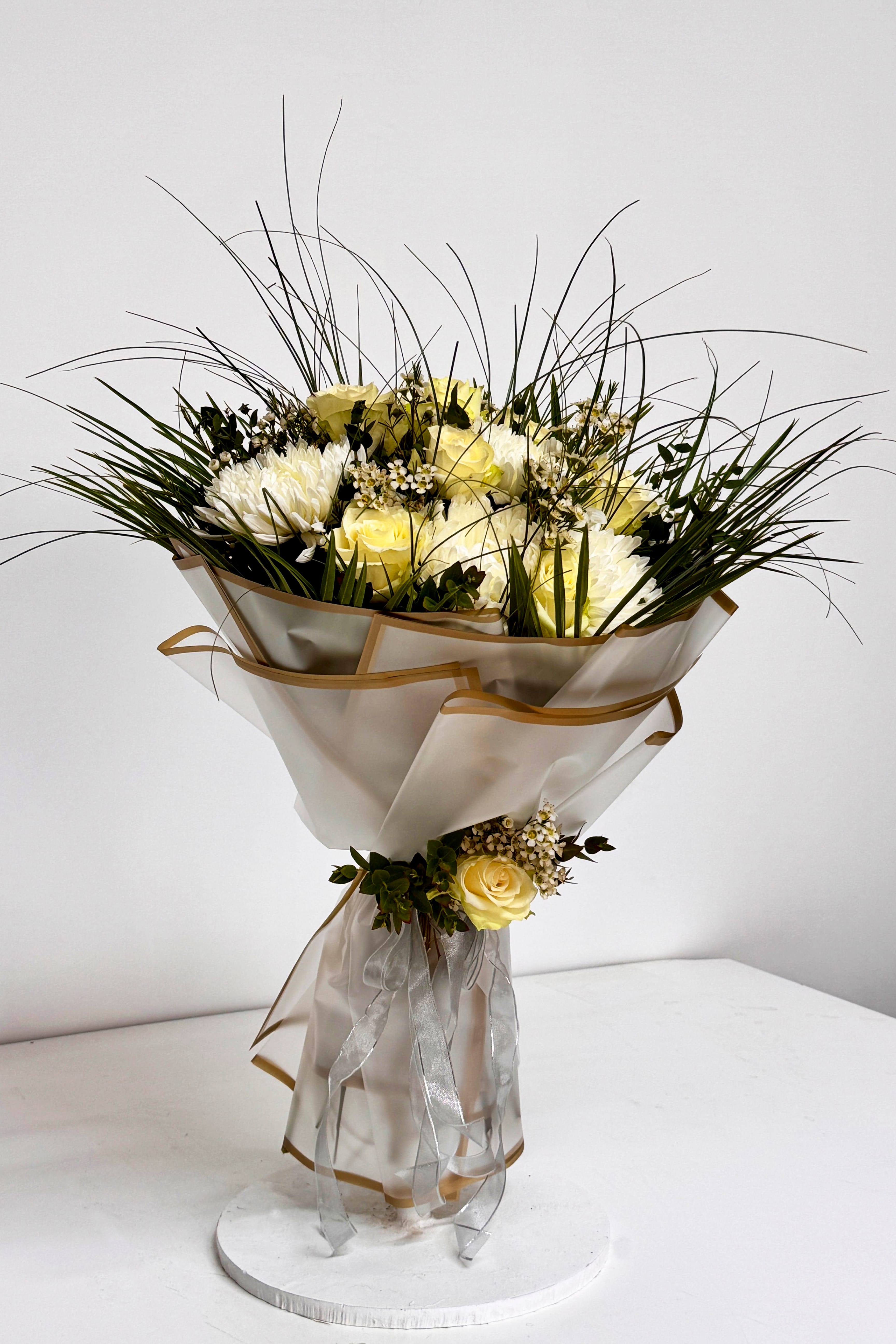 Beyaz Anastasia & Gül Buketi