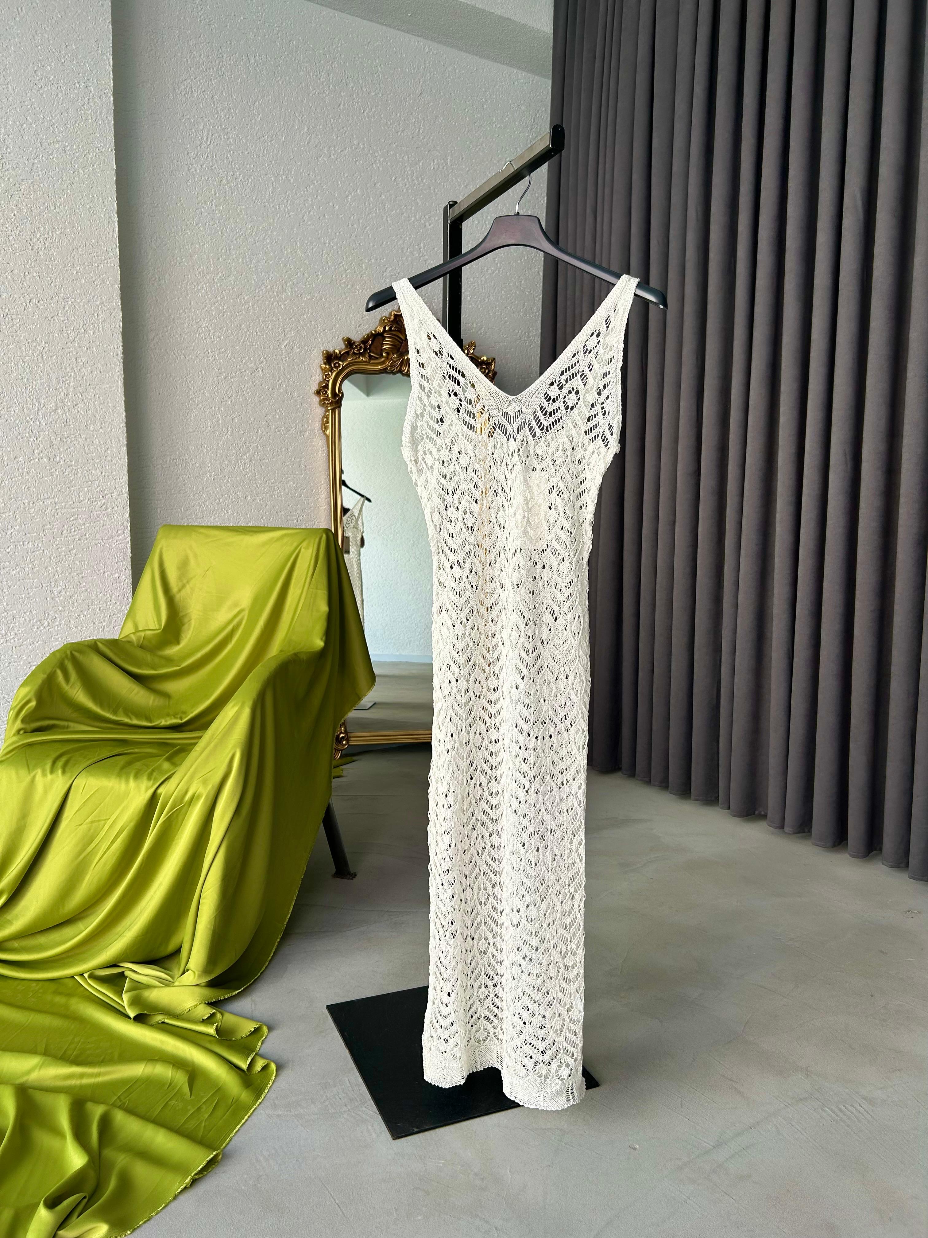 White Pareo 