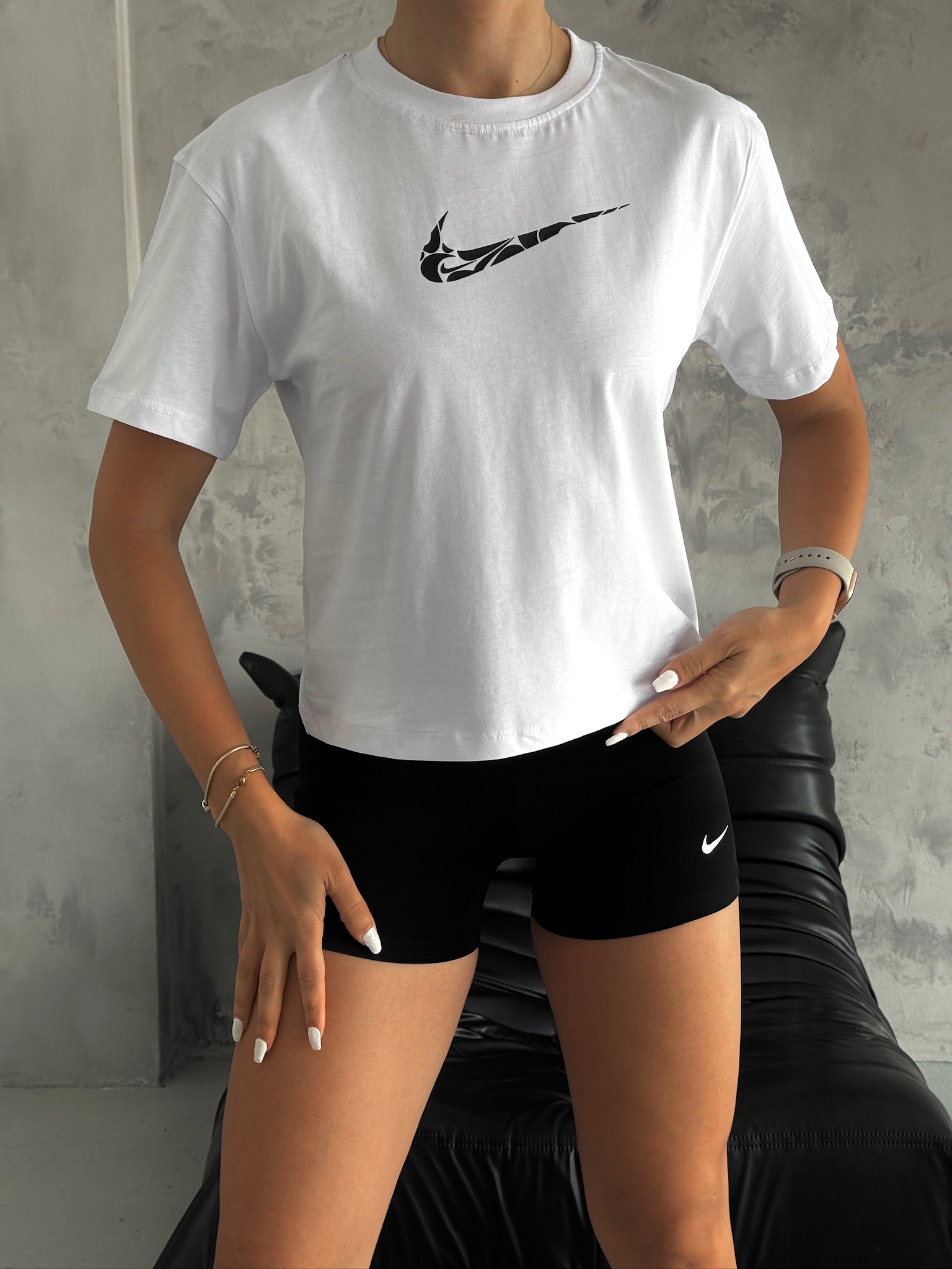 Logo Tshirt
