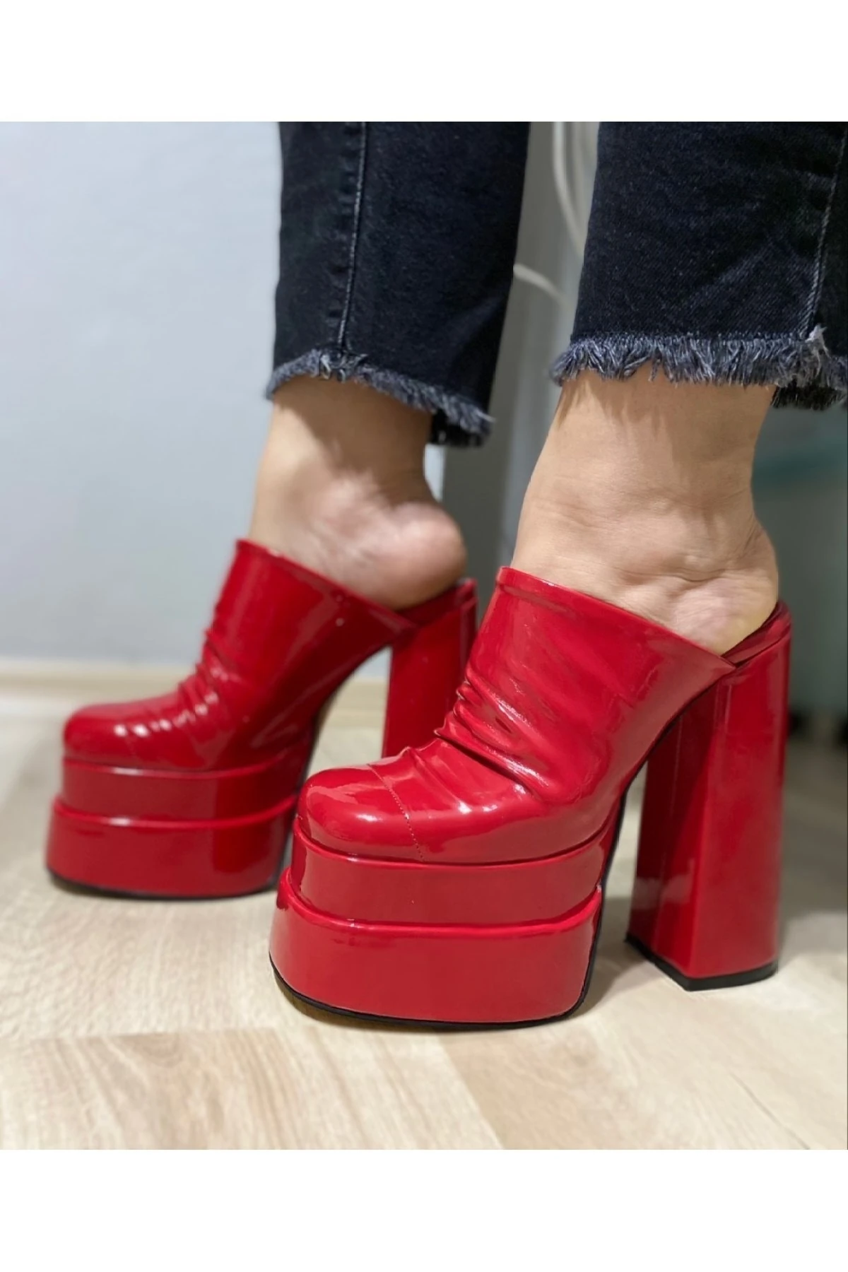 Lunaris Pliseli Çift Platform Topuklu Sandalet