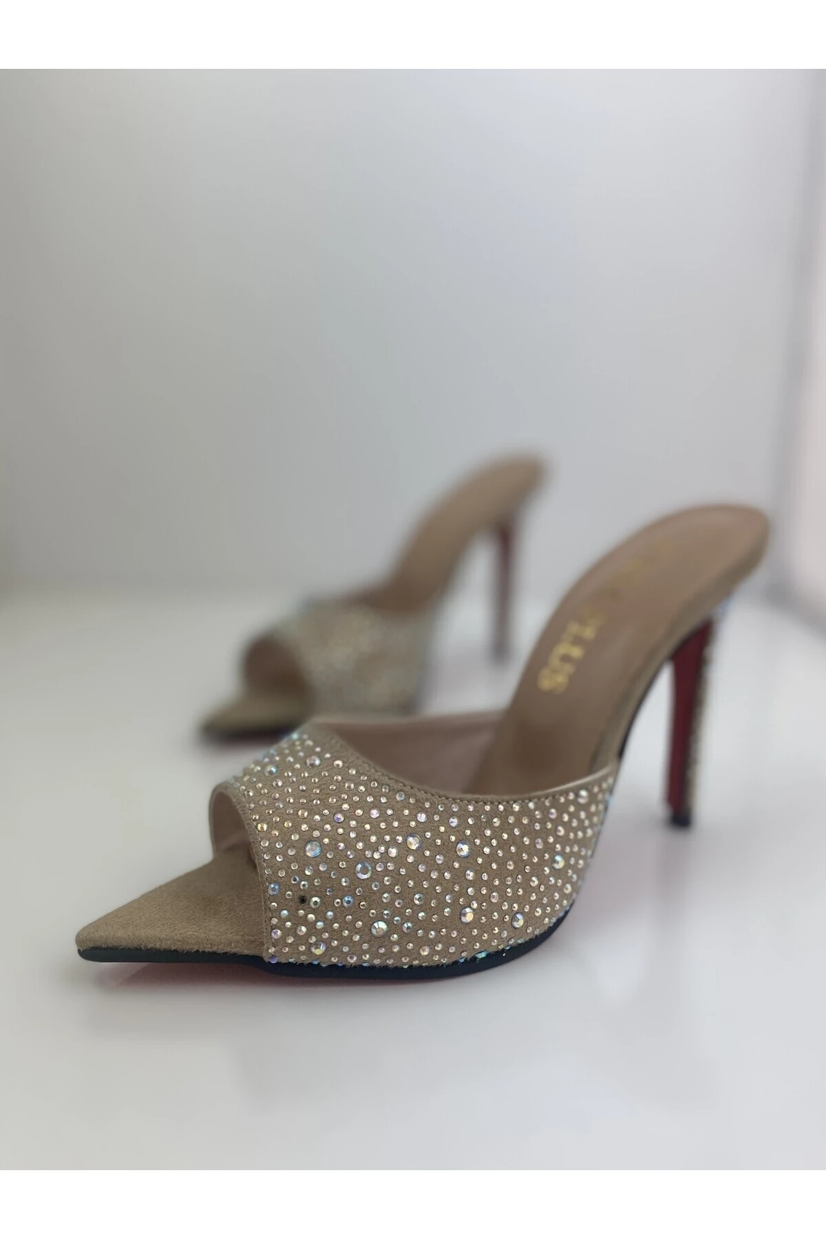 BEJ SÜET JANJAN TAŞLI KAPLAMA TOPUK AYNALI JÜRDAN TOPUKLU TERLİK