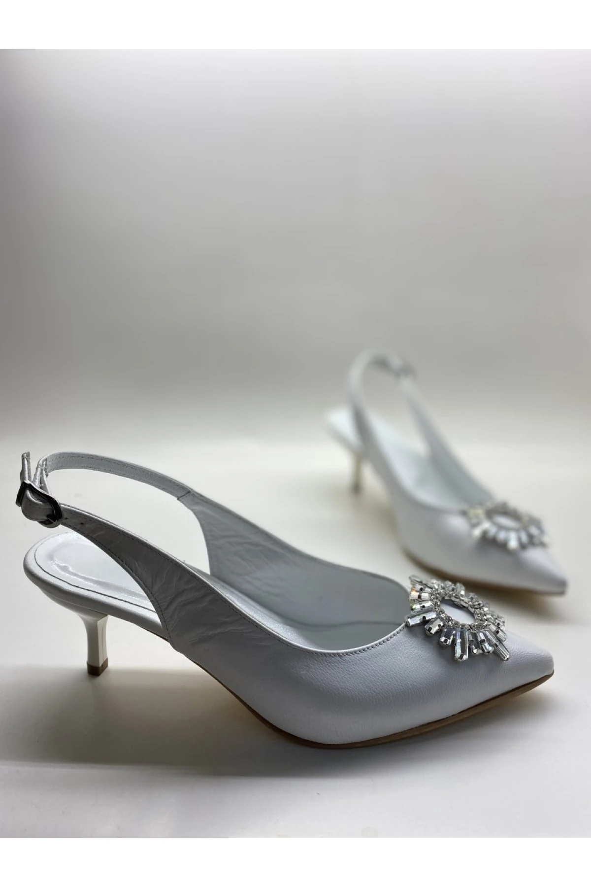 Beyaz Hakiki Deri Taş Tokalı Stiletto Topuklu Ayakkabı