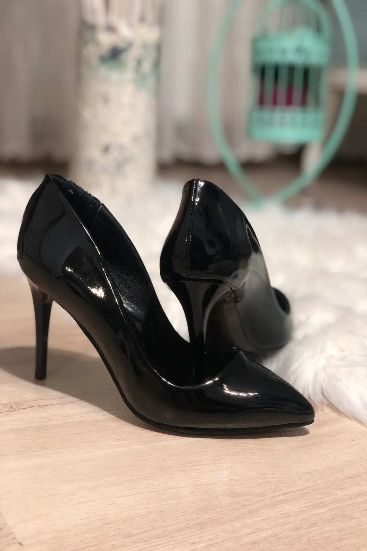 Kadın Siyah Rugan Topuklu Ayakkabı