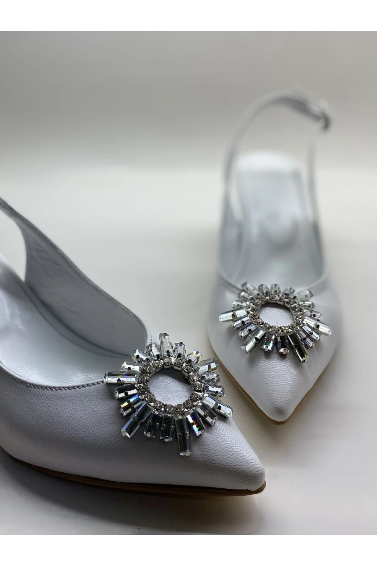 Beyaz Hakiki Deri Taş Tokalı Stiletto Topuklu Ayakkabı