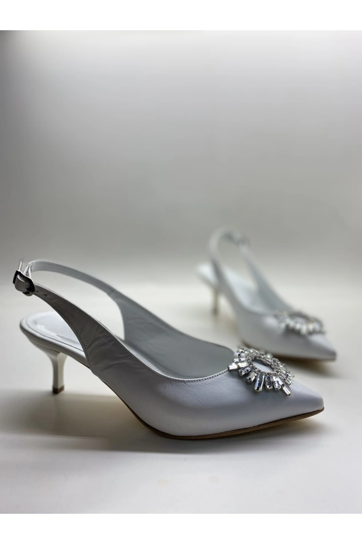 Beyaz Hakiki Deri Taş Tokalı Stiletto Topuklu Ayakkabı