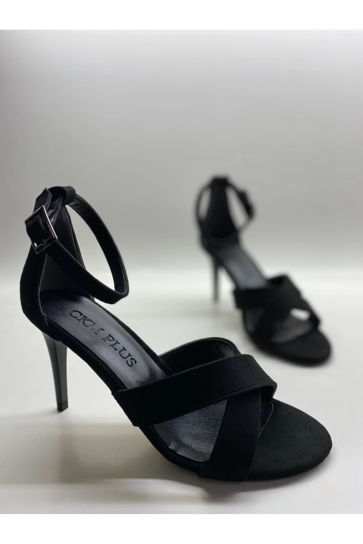 Aetheria Çapraz Bantlı Tokalı Sandalet