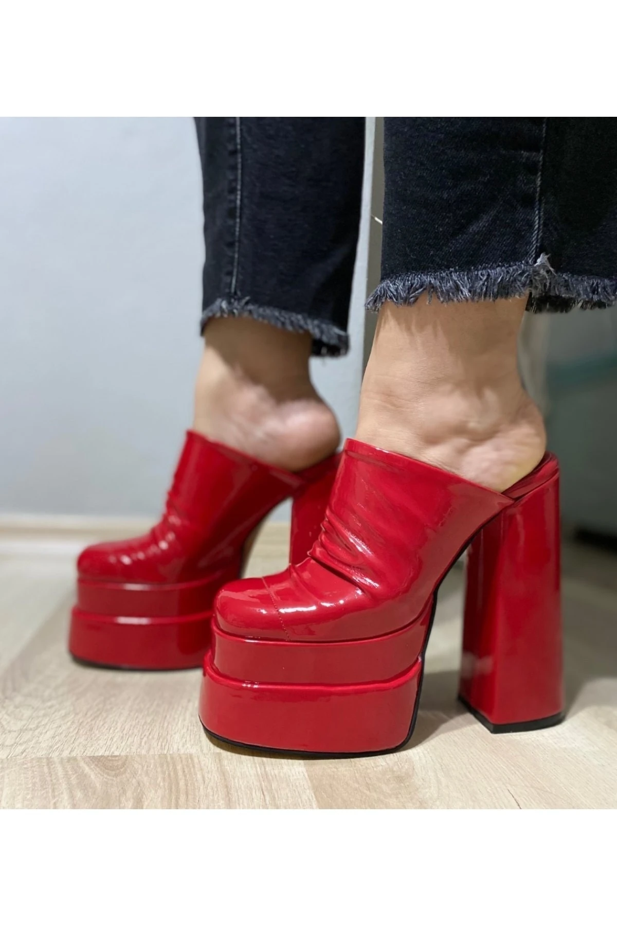 Lunaris Pliseli Çift Platform Topuklu Sandalet - Kırmızı Rugan