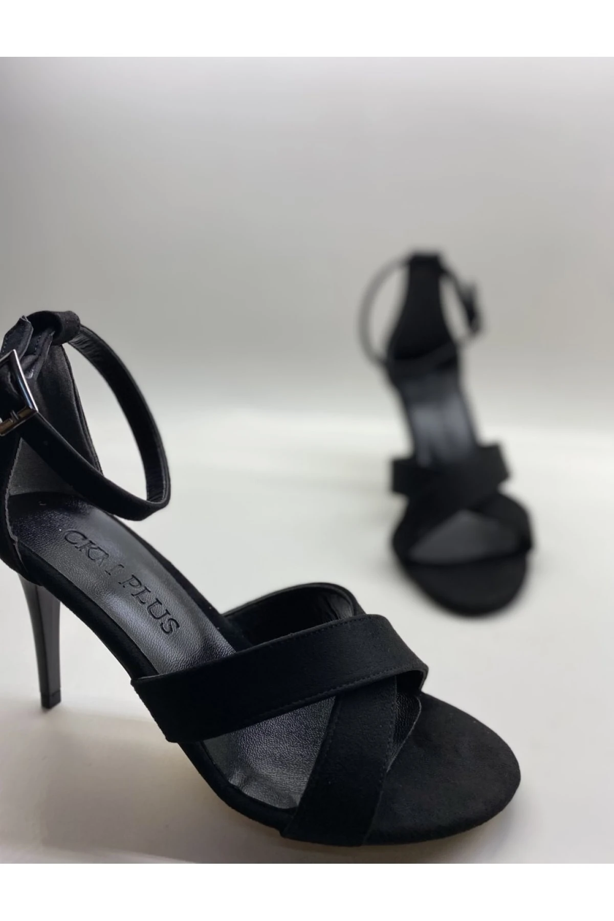 Aetheria Çapraz Bantlı Tokalı Sandalet