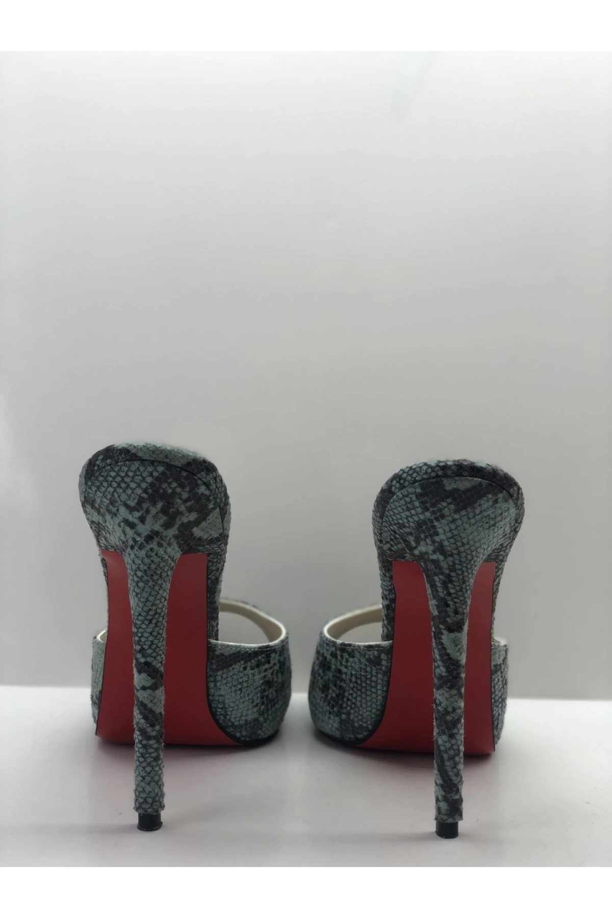 Hakiki Deri Astarlı Bebe Mavi Yılan Topuklu Terlik