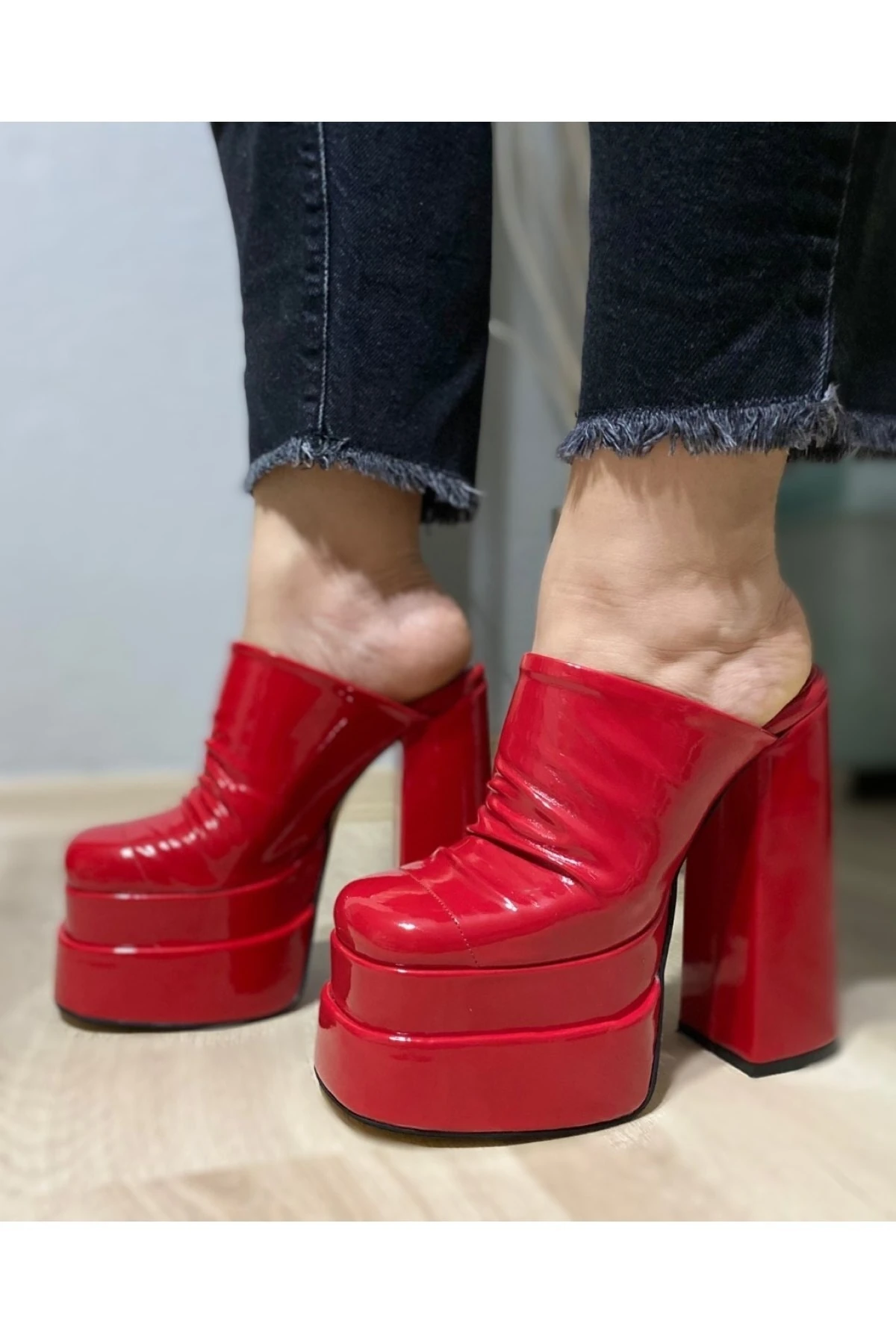 Lunaris Pliseli Çift Platform Topuklu Sandalet