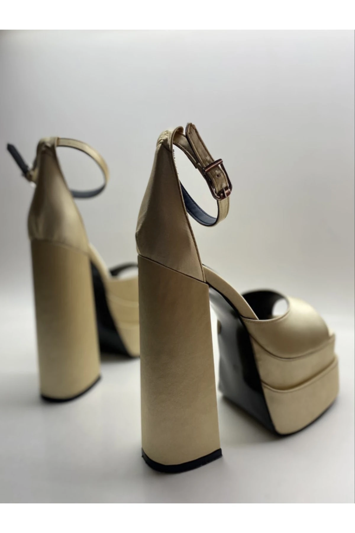 Solistra Bilekten Bağlamalı Çift Platformlu Topuklu Sandalet - Ekru