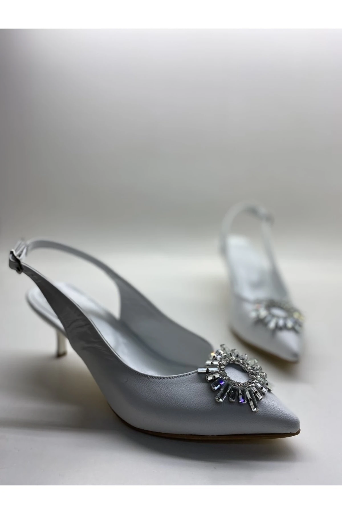 Beyaz Hakiki Deri Taş Tokalı Stiletto Topuklu Ayakkabı