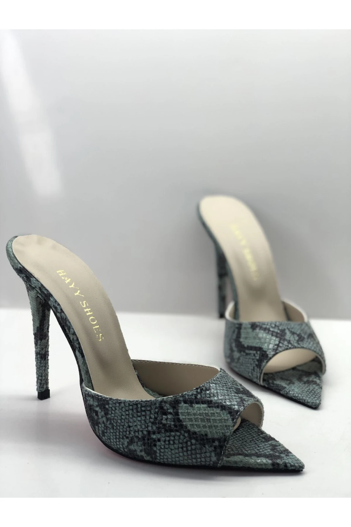 Nova Kaplama Topuk Hakiki Deri Astarlı Topuklu Terlik - Bebe Mavi-Siyah Yılan