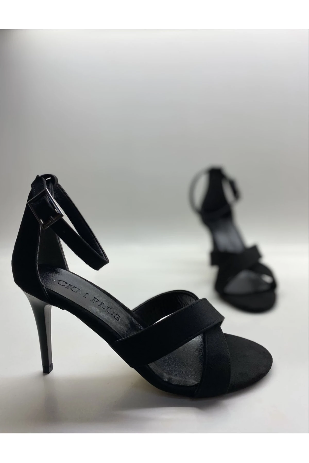 Aetheria Çapraz Bantlı Tokalı Sandalet - si̇yah